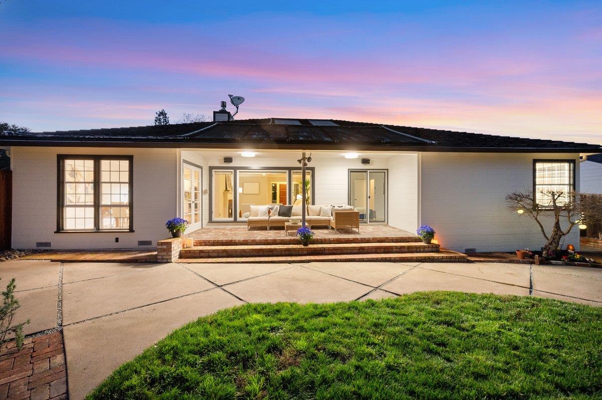 Detail Gallery Image 5 of 49 For 1277 Edgewood Rd, Redwood City,  CA 94062 - 3 Beds | 2 Baths