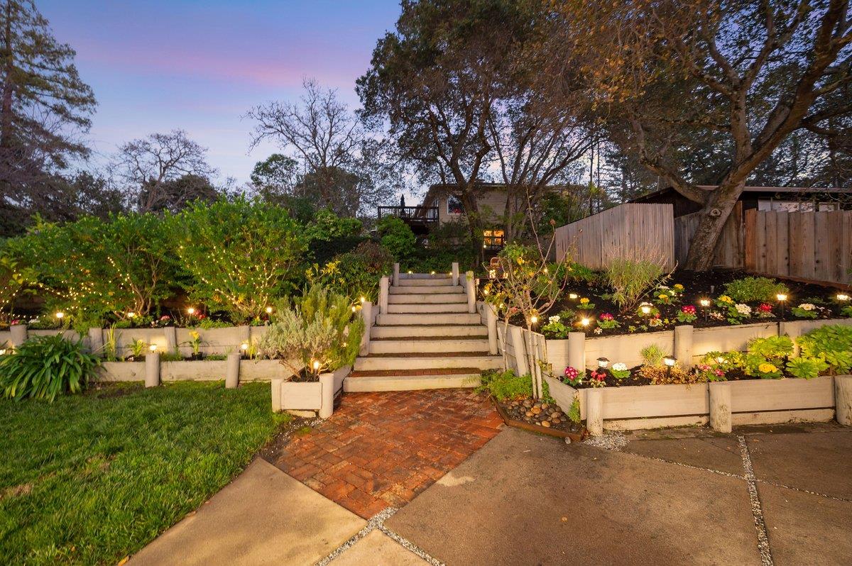 Detail Gallery Image 7 of 49 For 1277 Edgewood Rd, Redwood City,  CA 94062 - 3 Beds | 2 Baths