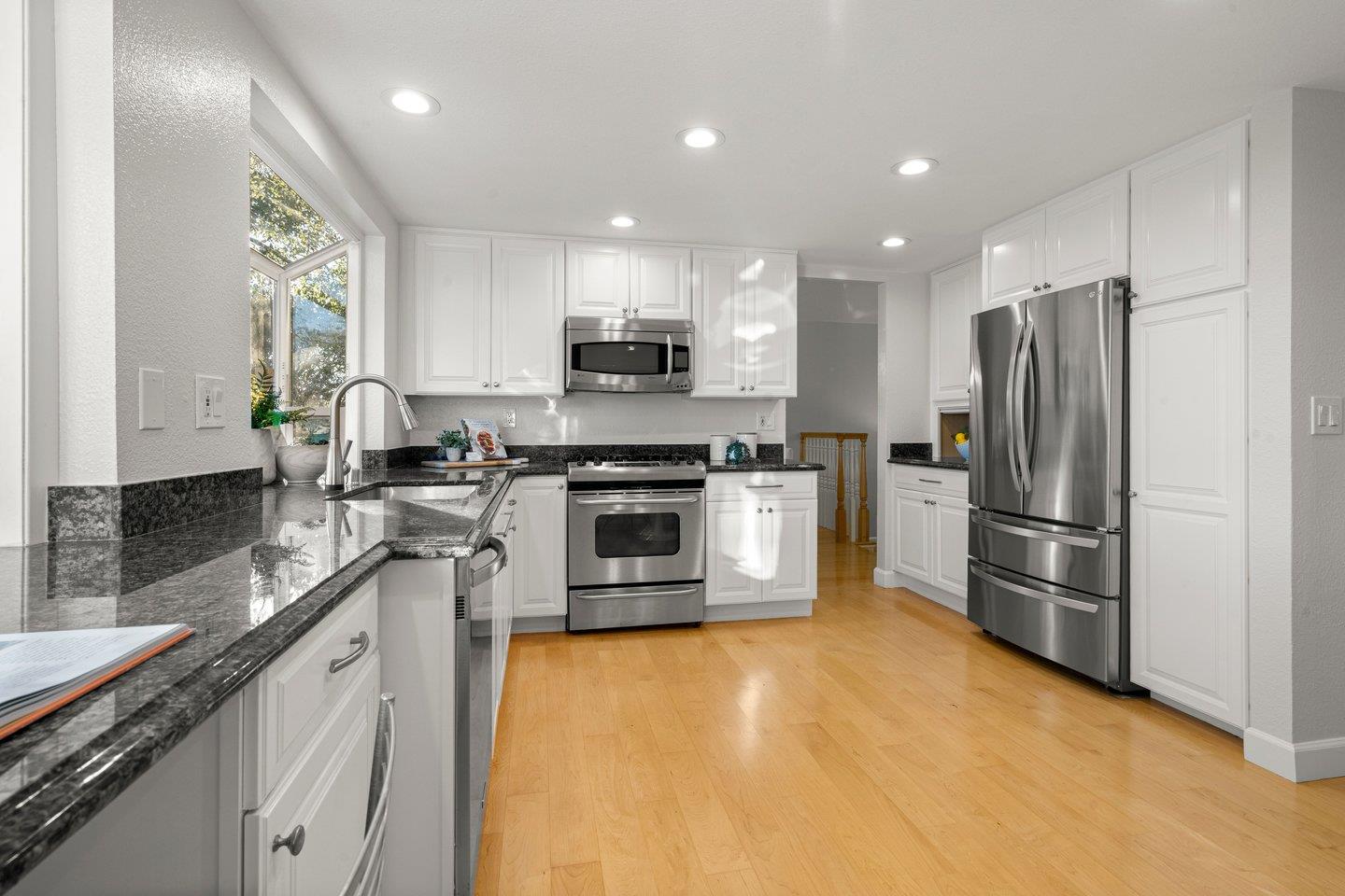 Detail Gallery Image 10 of 40 For 600 Bainbridge St, Foster City,  CA 94404 - 4 Beds | 2/1 Baths