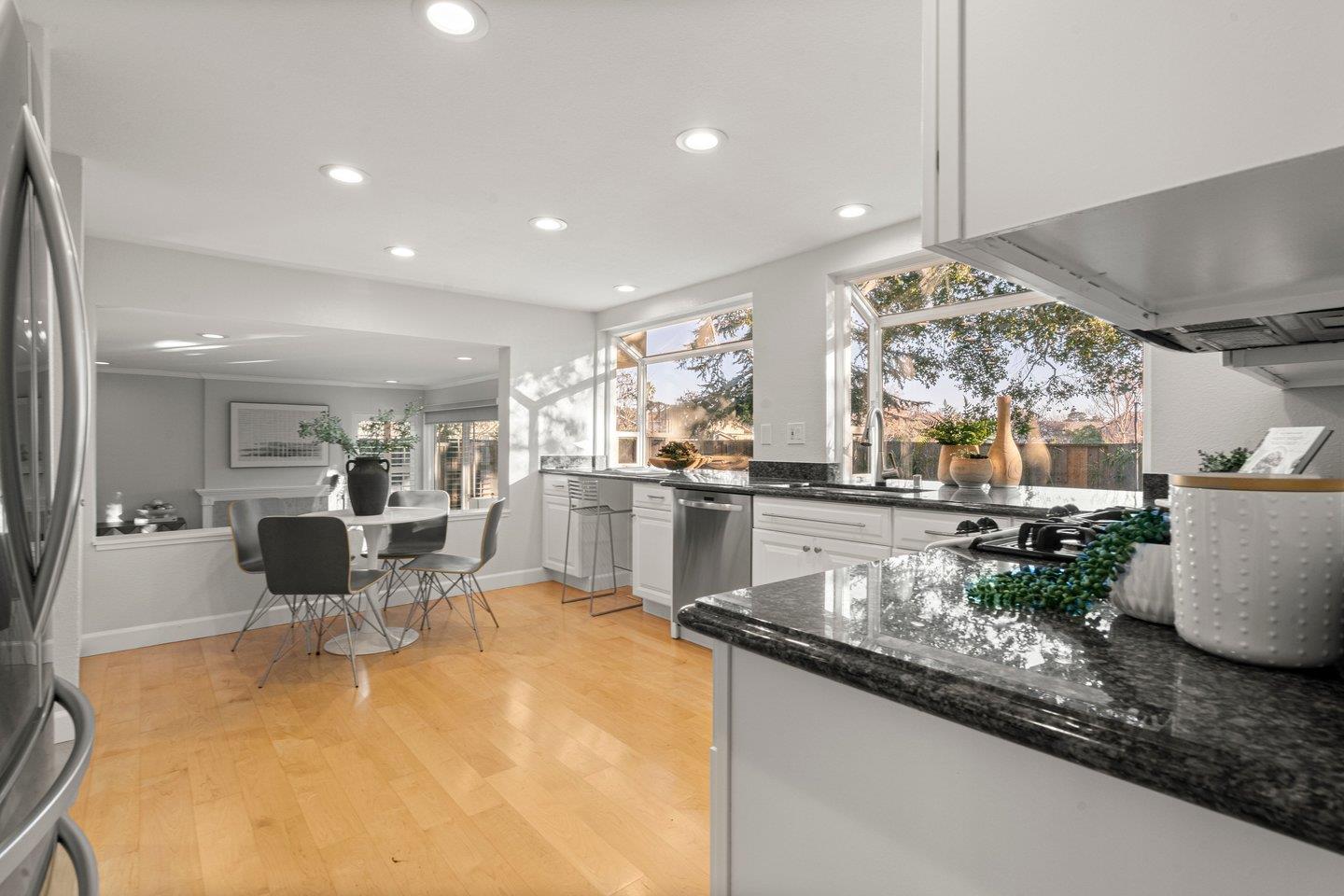 Detail Gallery Image 11 of 40 For 600 Bainbridge St, Foster City,  CA 94404 - 4 Beds | 2/1 Baths