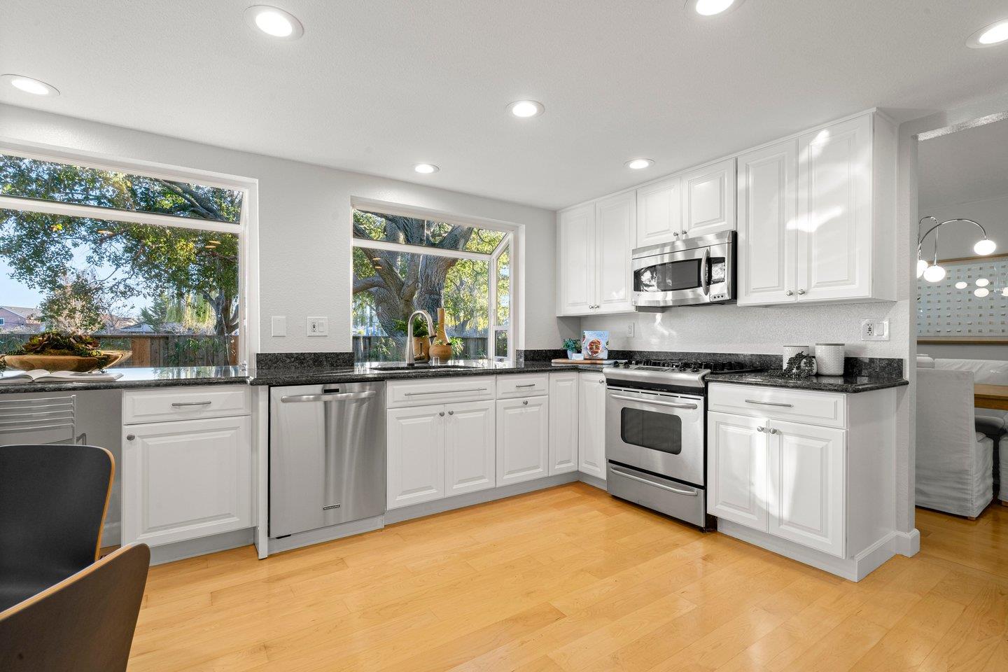 Detail Gallery Image 8 of 40 For 600 Bainbridge St, Foster City,  CA 94404 - 4 Beds | 2/1 Baths