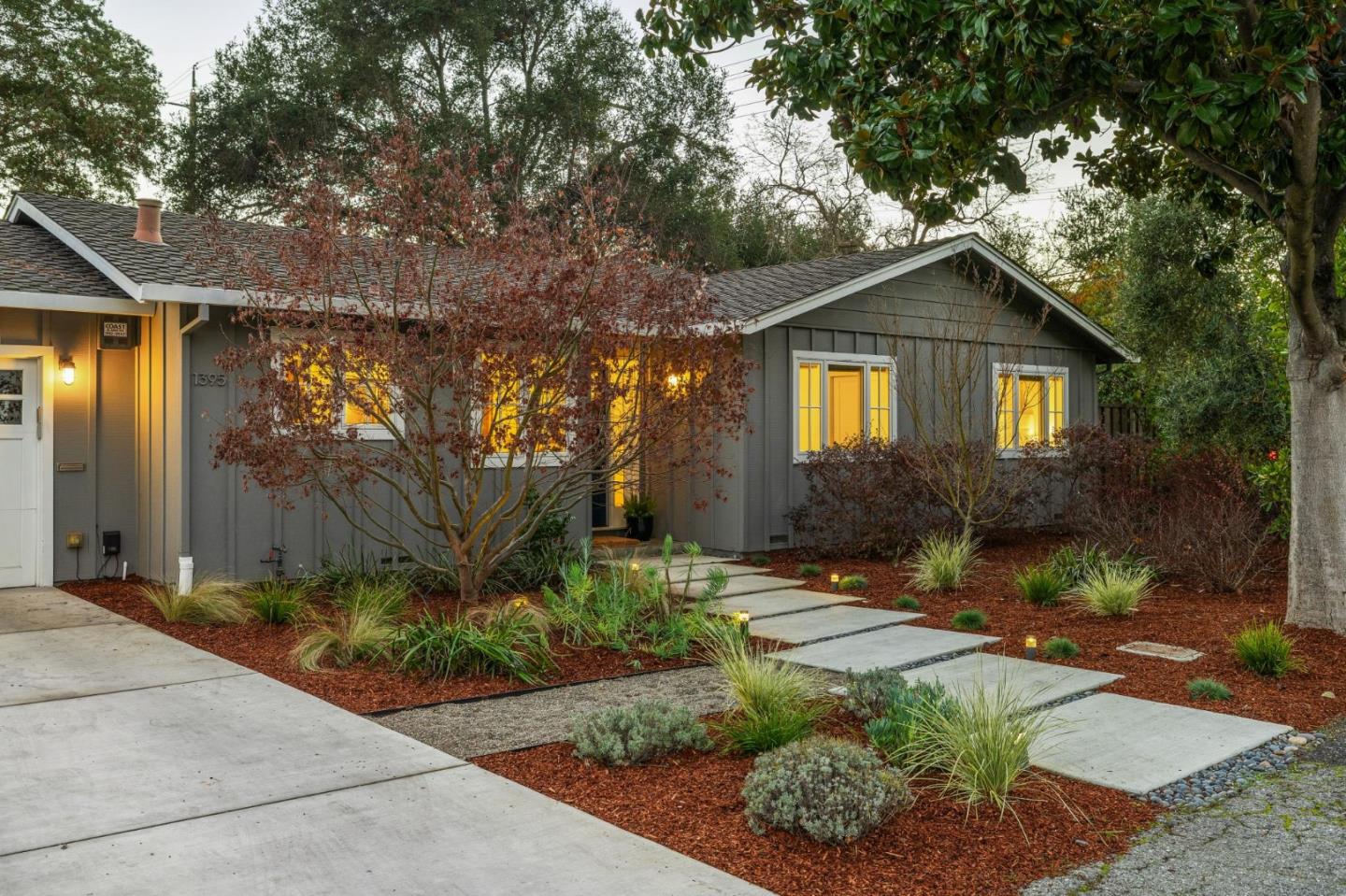 Detail Gallery Image 2 of 40 For 1395 Delfino Way, Menlo Park,  CA 94025 - 3 Beds | 2 Baths