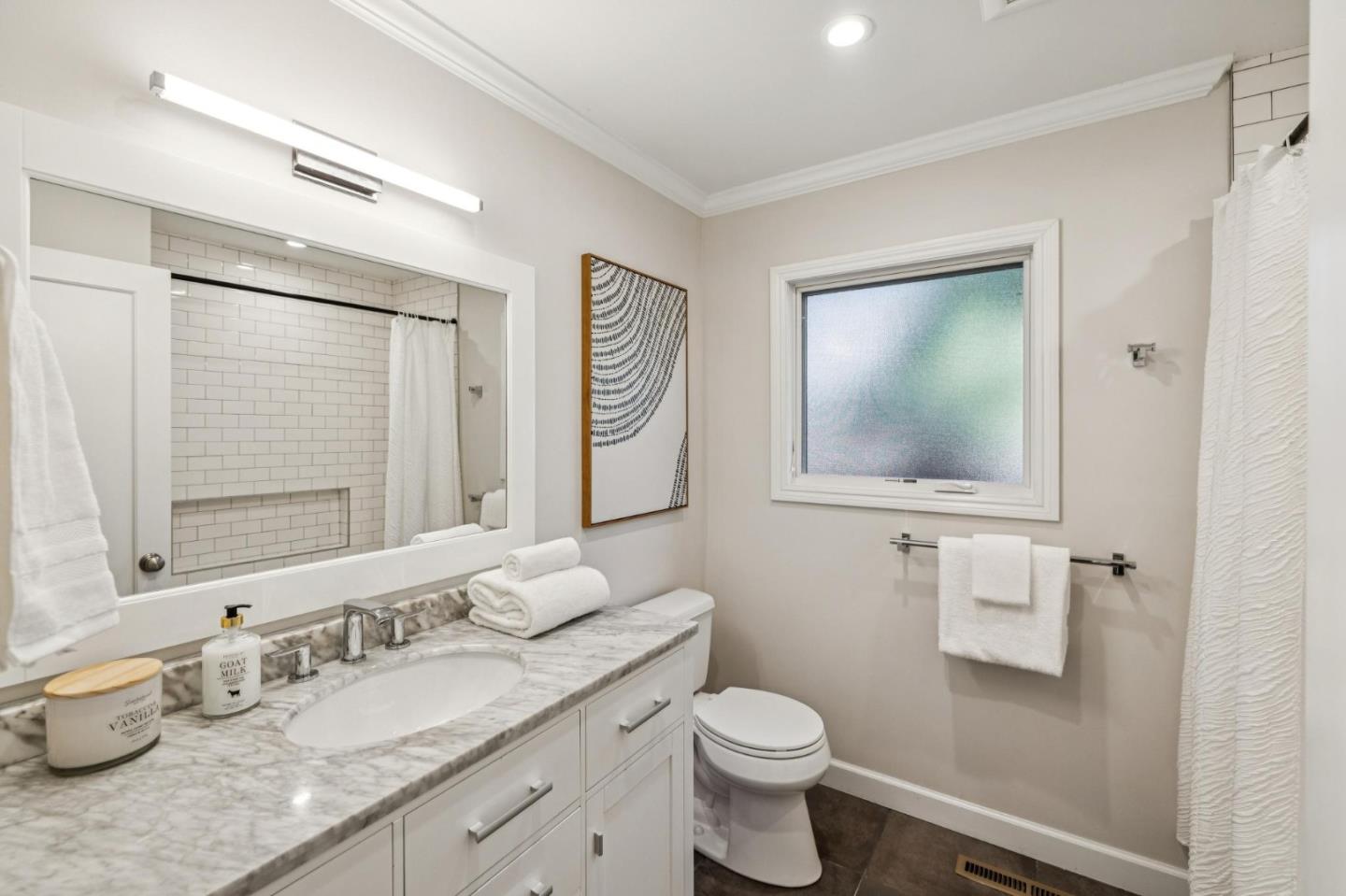 Detail Gallery Image 24 of 40 For 1395 Delfino Way, Menlo Park,  CA 94025 - 3 Beds | 2 Baths