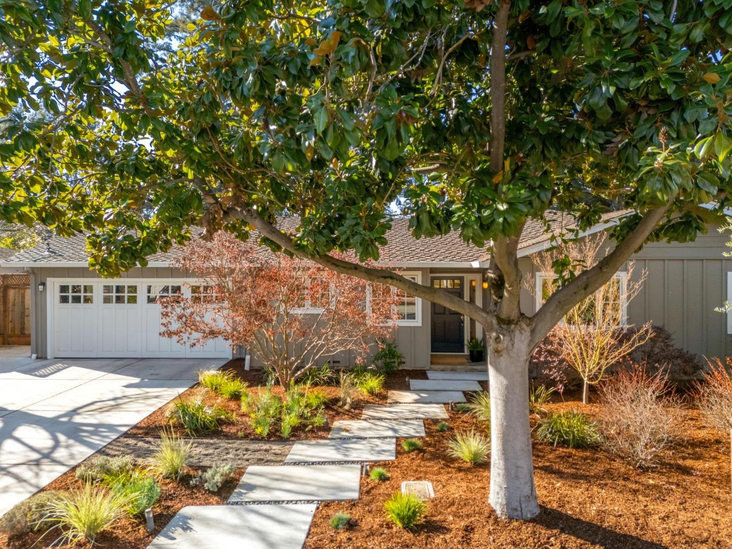 Detail Gallery Image 3 of 40 For 1395 Delfino Way, Menlo Park,  CA 94025 - 3 Beds | 2 Baths