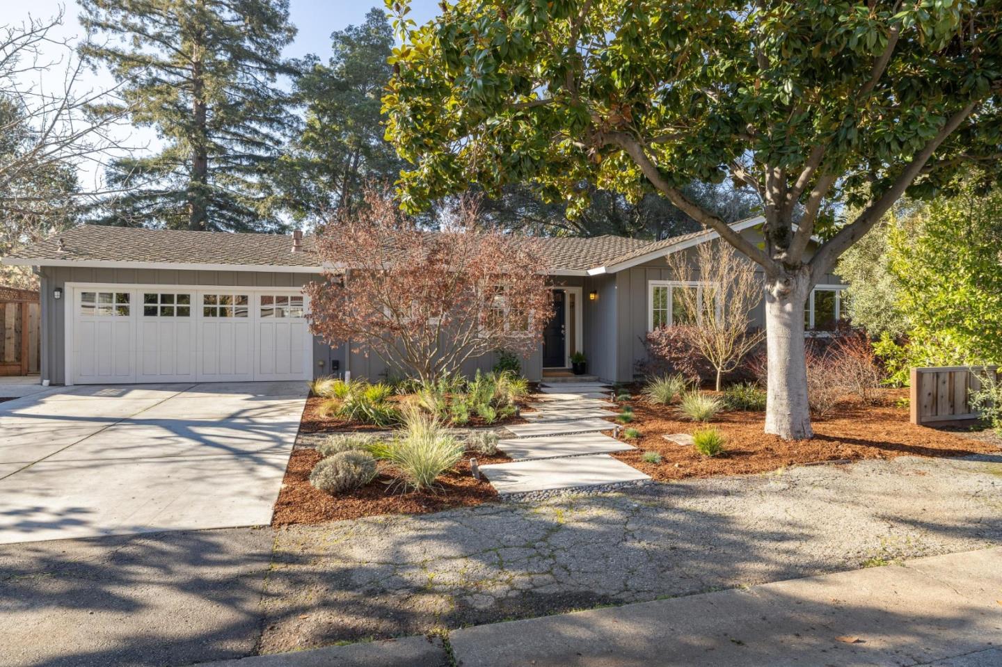 Detail Gallery Image 4 of 40 For 1395 Delfino Way, Menlo Park,  CA 94025 - 3 Beds | 2 Baths