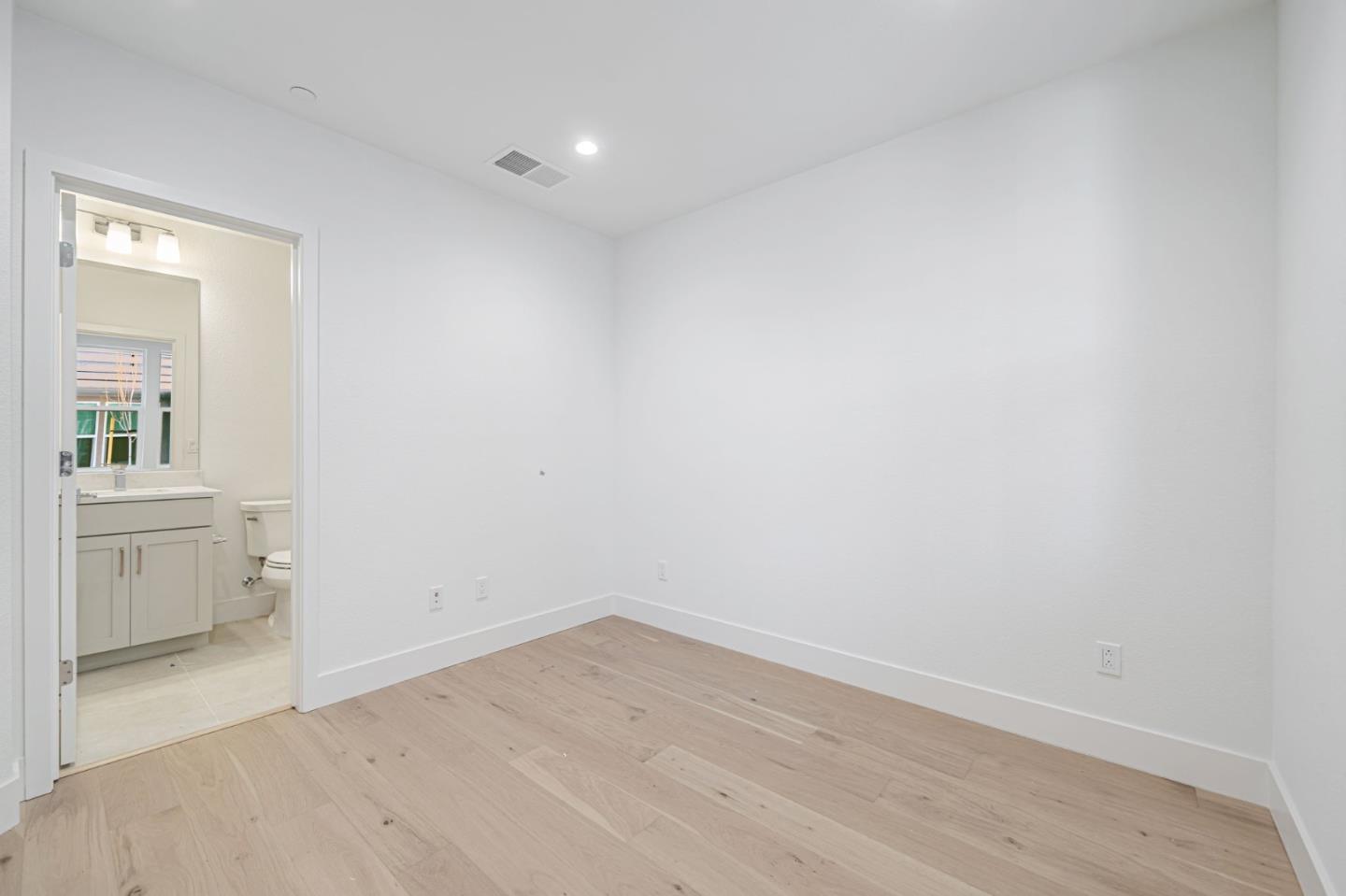 Detail Gallery Image 10 of 28 For 3112 Seashell Ter, San Ramon,  CA 94583 - 4 Beds | 3/1 Baths