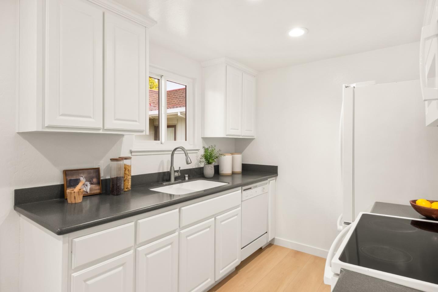 Detail Gallery Image 12 of 47 For 1070 Mercedes Ave #24,  Los Altos,  CA 94022 - 2 Beds | 2 Baths