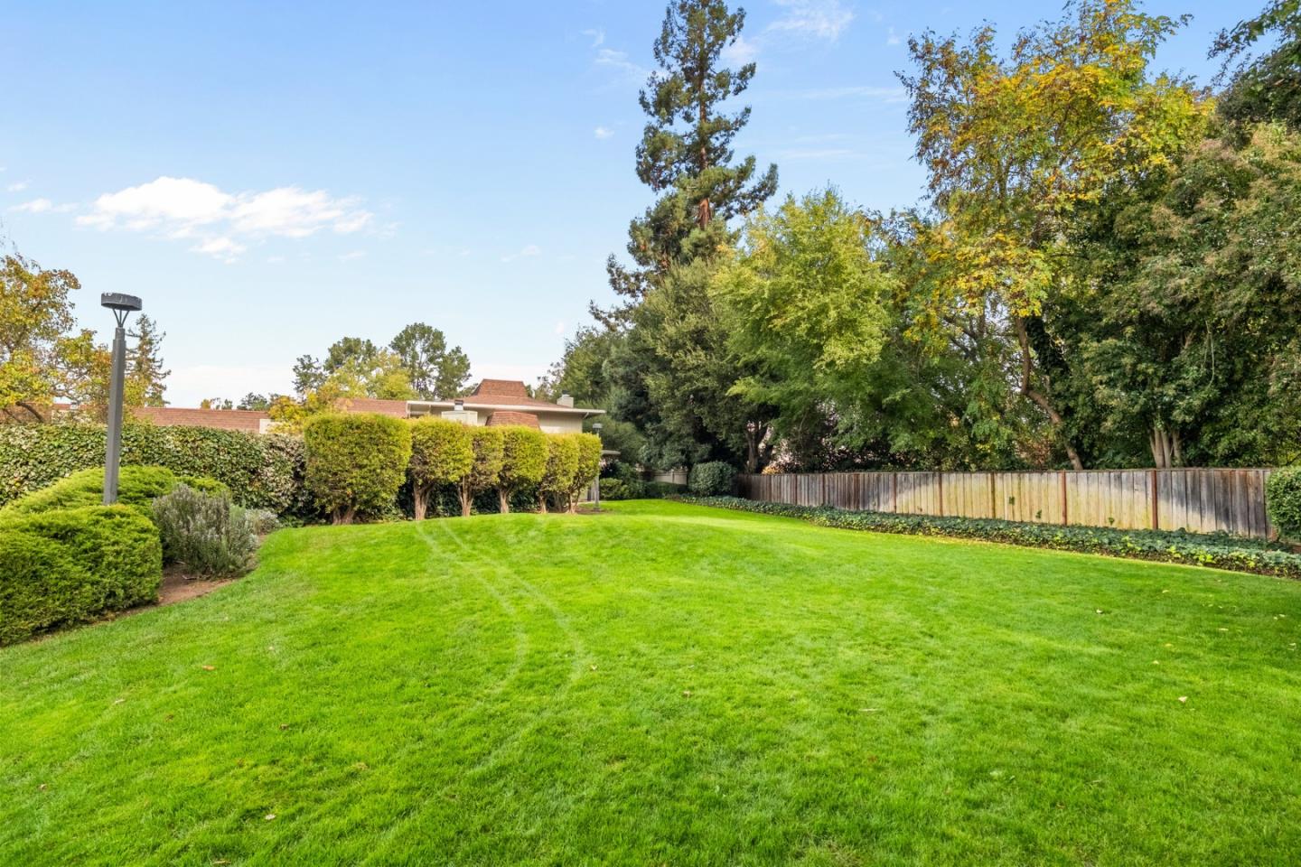 Detail Gallery Image 33 of 47 For 1070 Mercedes Ave #24,  Los Altos,  CA 94022 - 2 Beds | 2 Baths