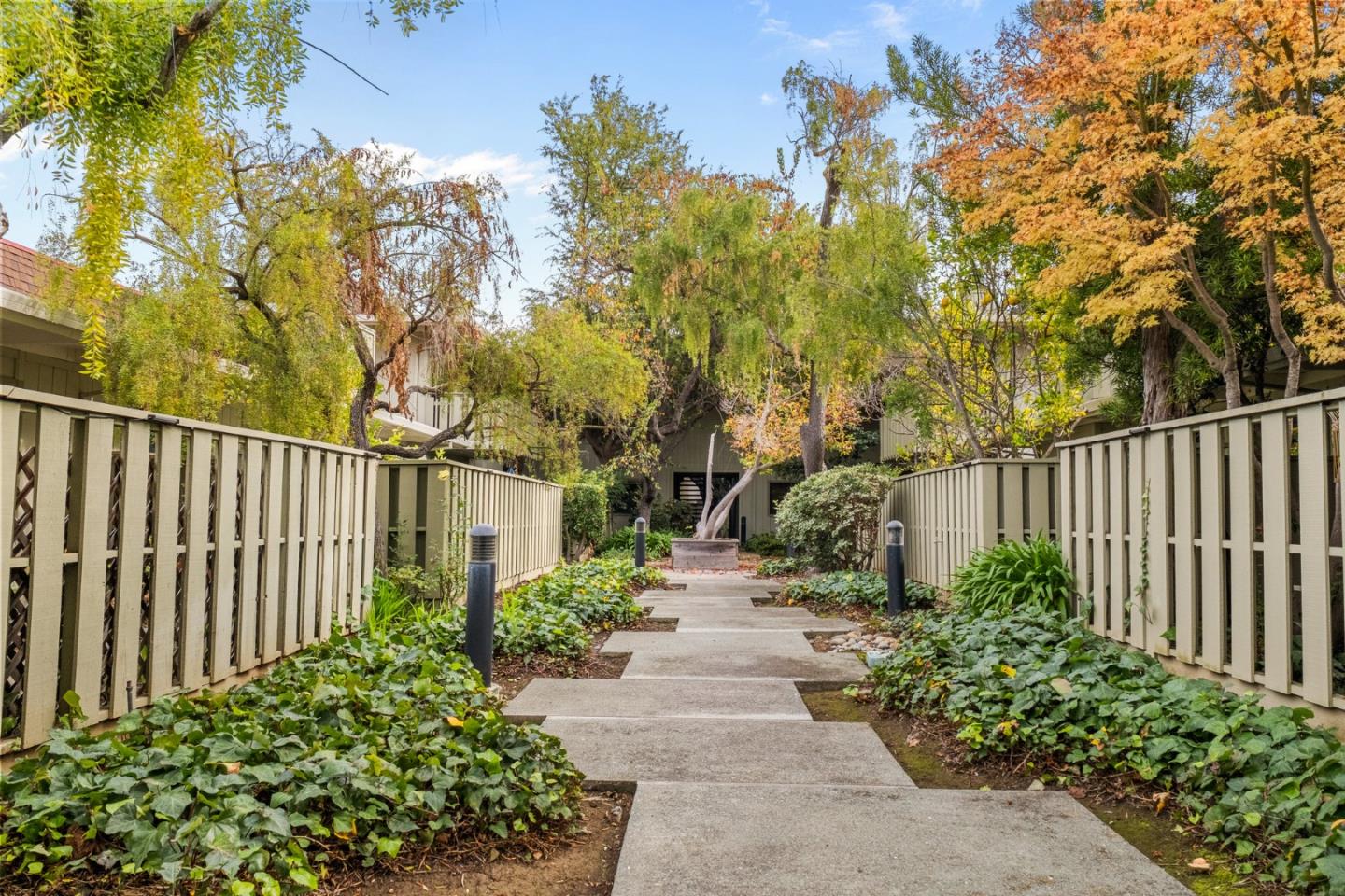 Detail Gallery Image 36 of 47 For 1070 Mercedes Ave #24,  Los Altos,  CA 94022 - 2 Beds | 2 Baths