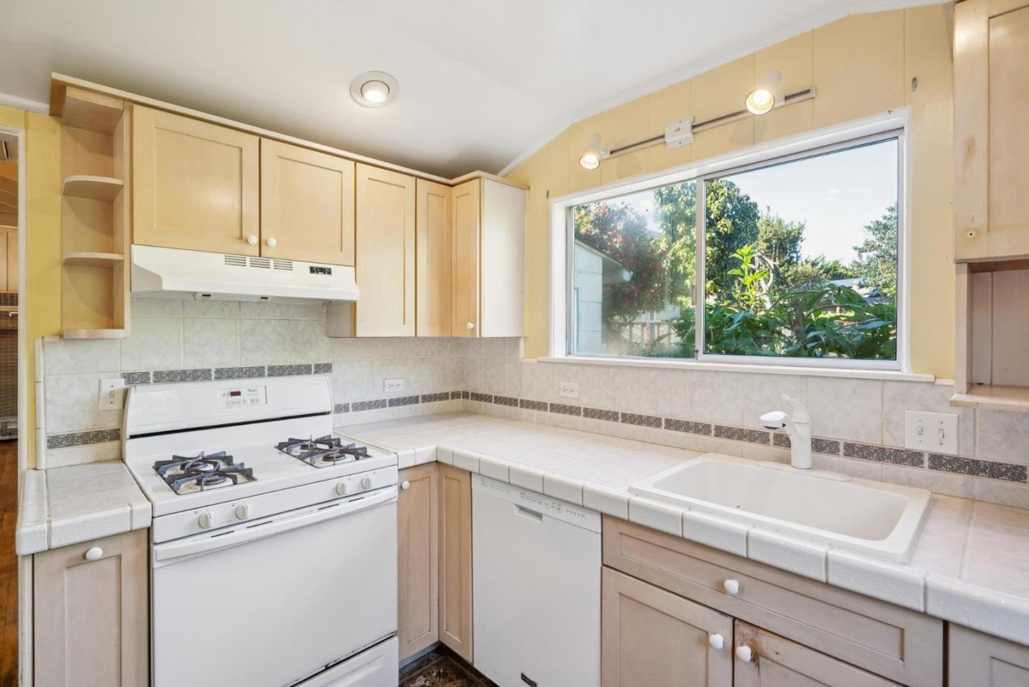 Detail Gallery Image 13 of 41 For 227 Kingsbury Dr, Aptos,  CA 95003 - 2 Beds | 1/1 Baths