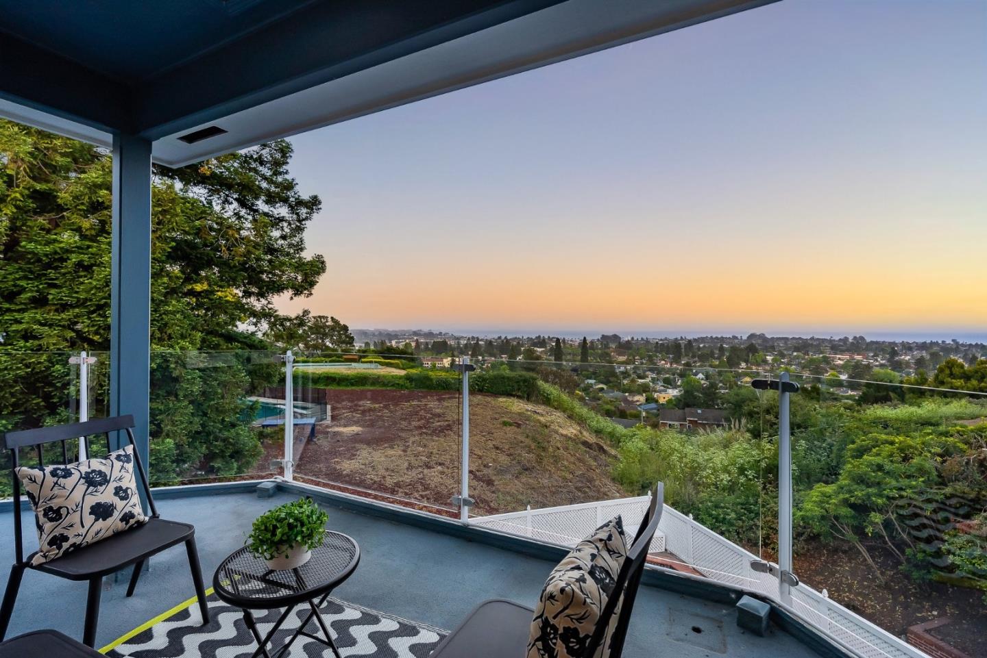 Detail Gallery Image 10 of 91 For 1212 Laurent St, Santa Cruz,  CA 95060 - 3 Beds | 3/1 Baths