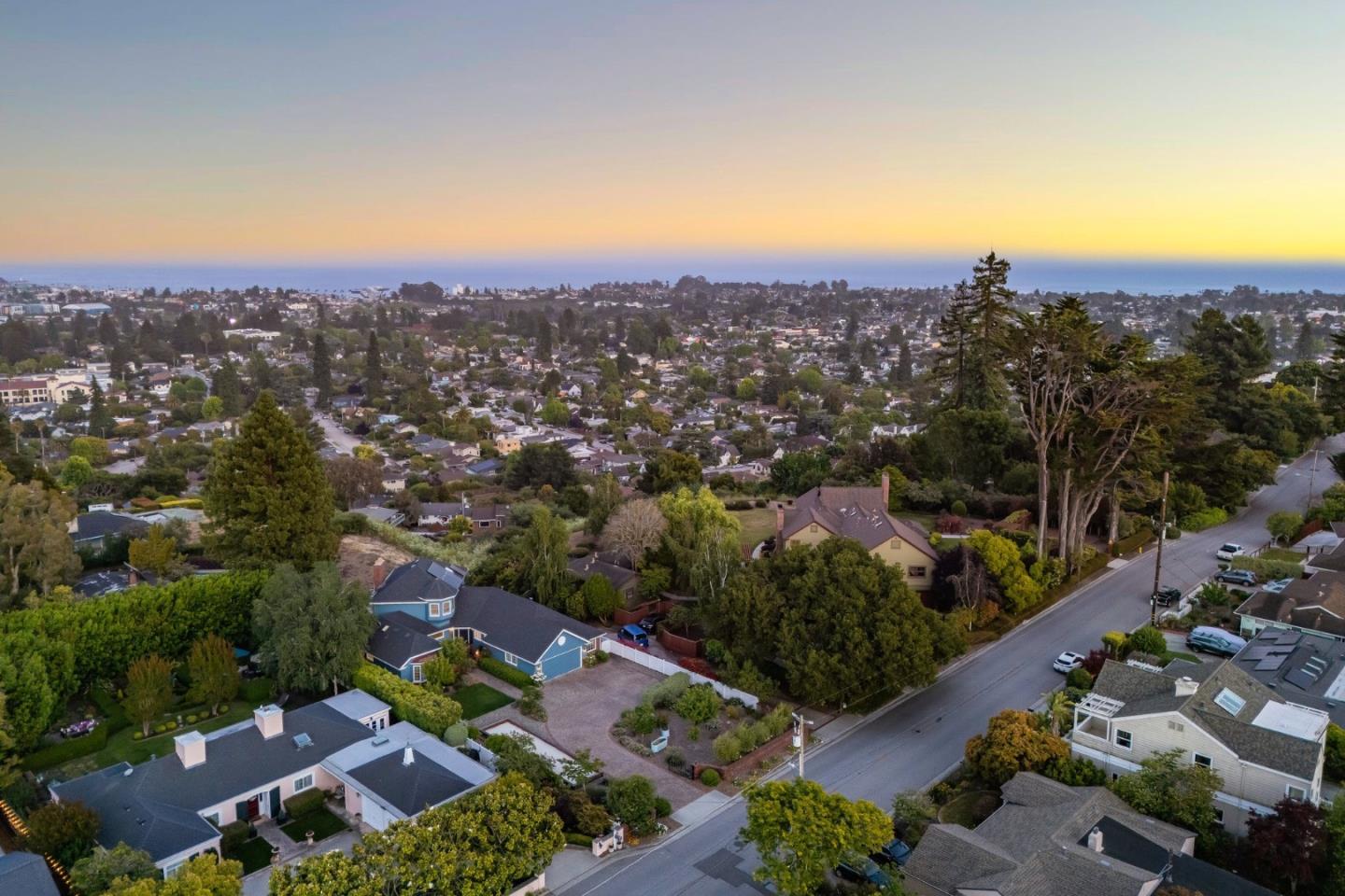 Detail Gallery Image 11 of 91 For 1212 Laurent St, Santa Cruz,  CA 95060 - 3 Beds | 3/1 Baths