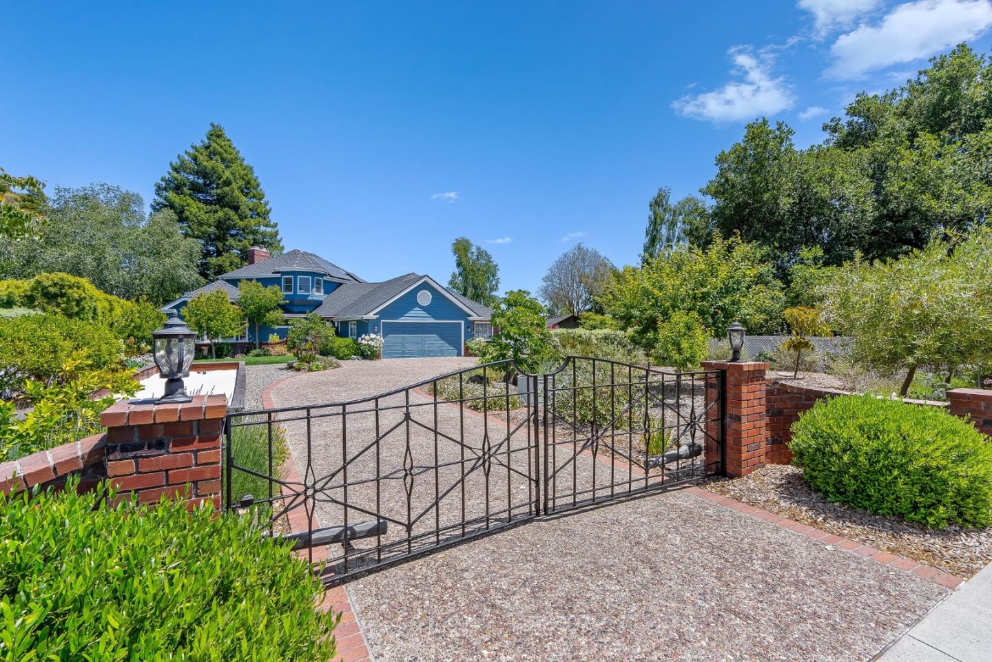 Detail Gallery Image 12 of 91 For 1212 Laurent St, Santa Cruz,  CA 95060 - 3 Beds | 3/1 Baths