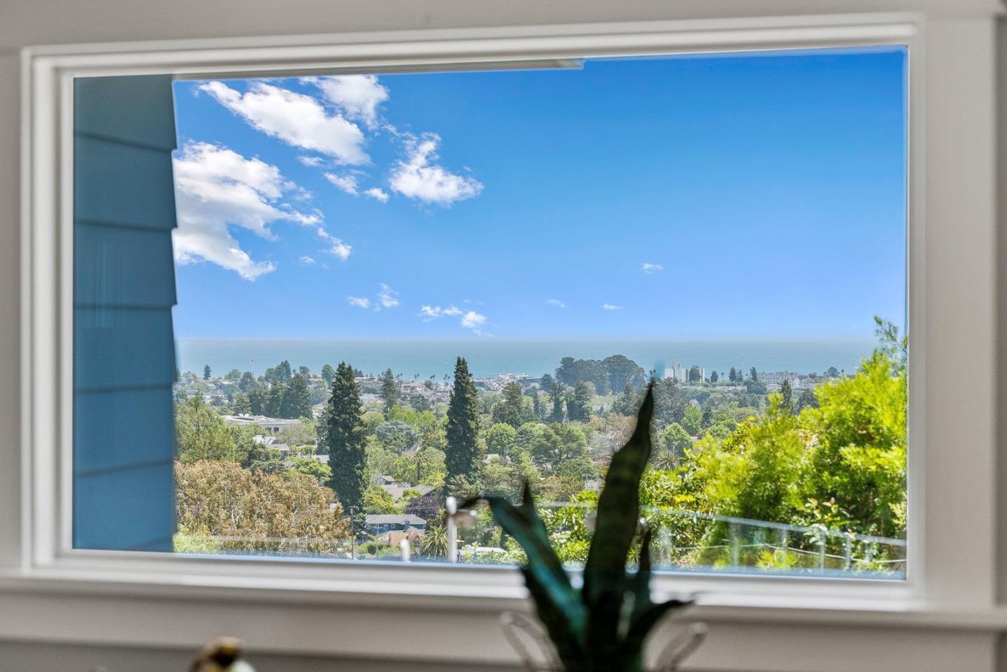 Detail Gallery Image 32 of 91 For 1212 Laurent St, Santa Cruz,  CA 95060 - 3 Beds | 3/1 Baths