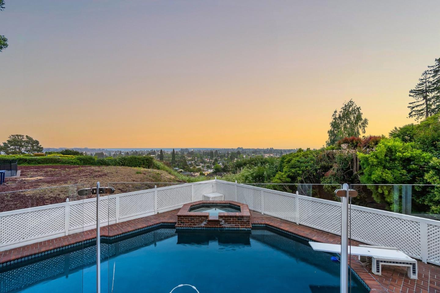 Detail Gallery Image 7 of 91 For 1212 Laurent St, Santa Cruz,  CA 95060 - 3 Beds | 3/1 Baths