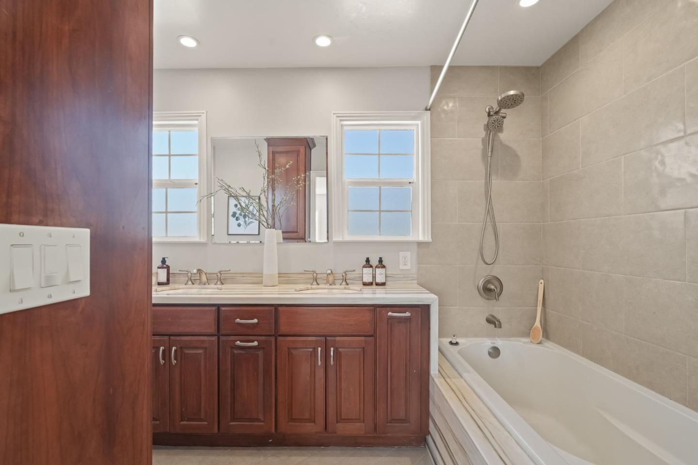 Detail Gallery Image 12 of 31 For 1502 S Delaware St, San Mateo,  CA 94402 - 4 Beds | 3 Baths