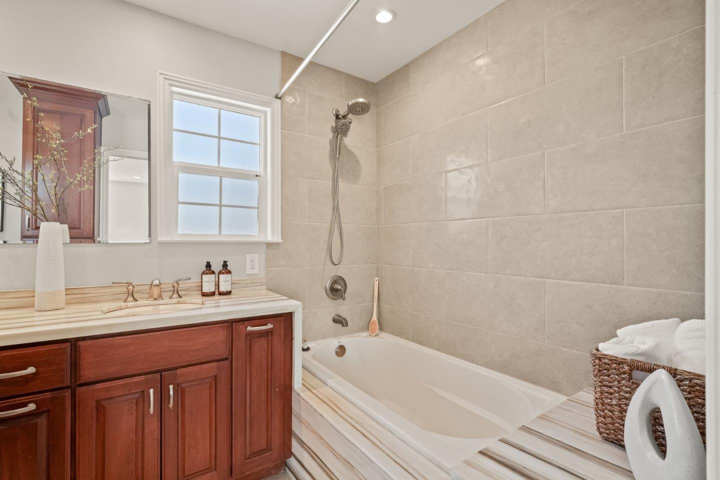 Detail Gallery Image 13 of 31 For 1502 S Delaware St, San Mateo,  CA 94402 - 4 Beds | 3 Baths