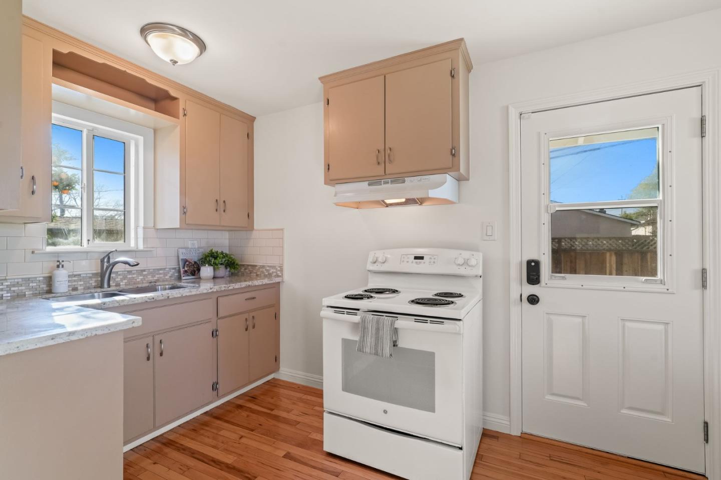 Detail Gallery Image 22 of 31 For 1502 S Delaware St, San Mateo,  CA 94402 - 4 Beds | 3 Baths