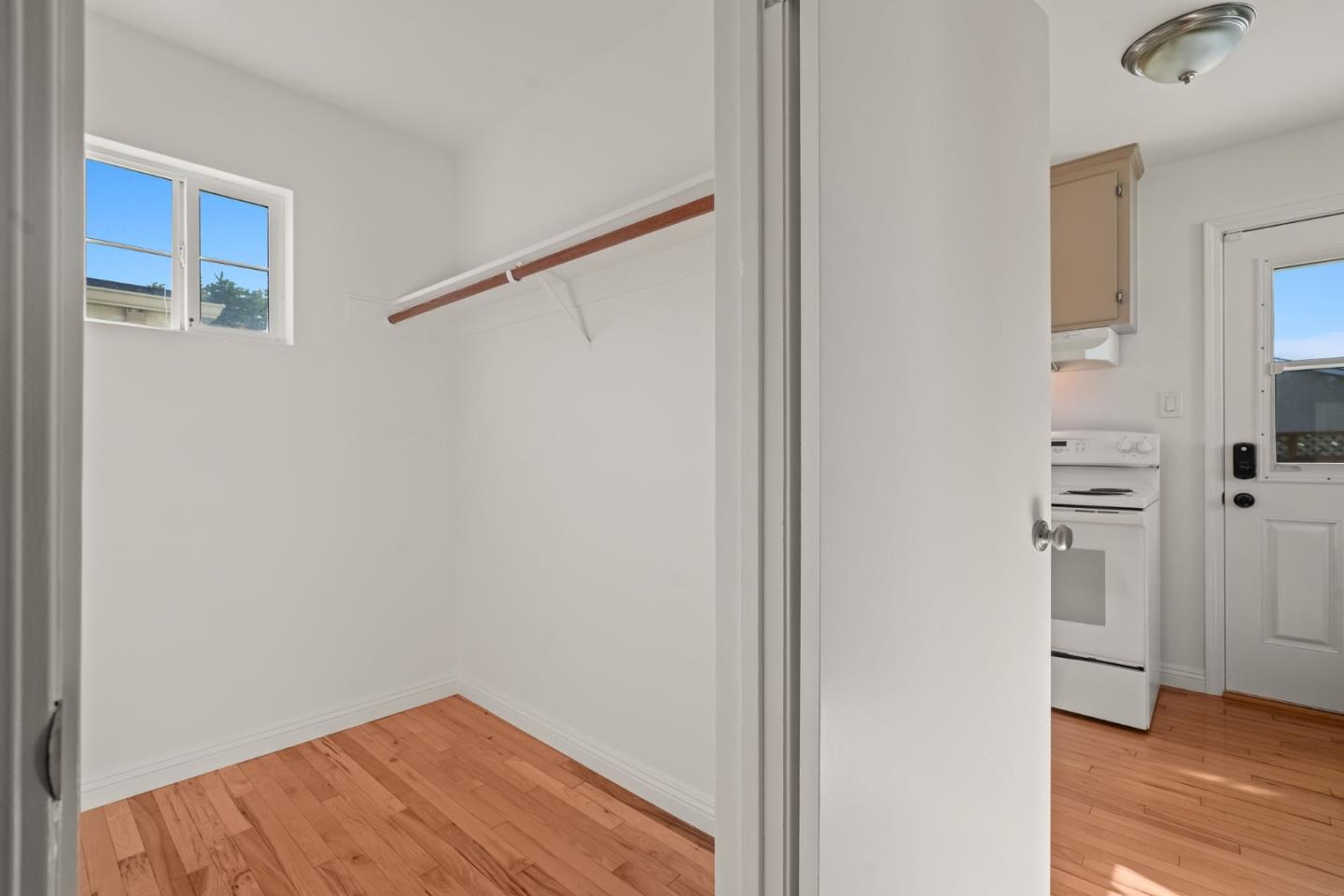 Detail Gallery Image 23 of 31 For 1502 S Delaware St, San Mateo,  CA 94402 - 4 Beds | 3 Baths