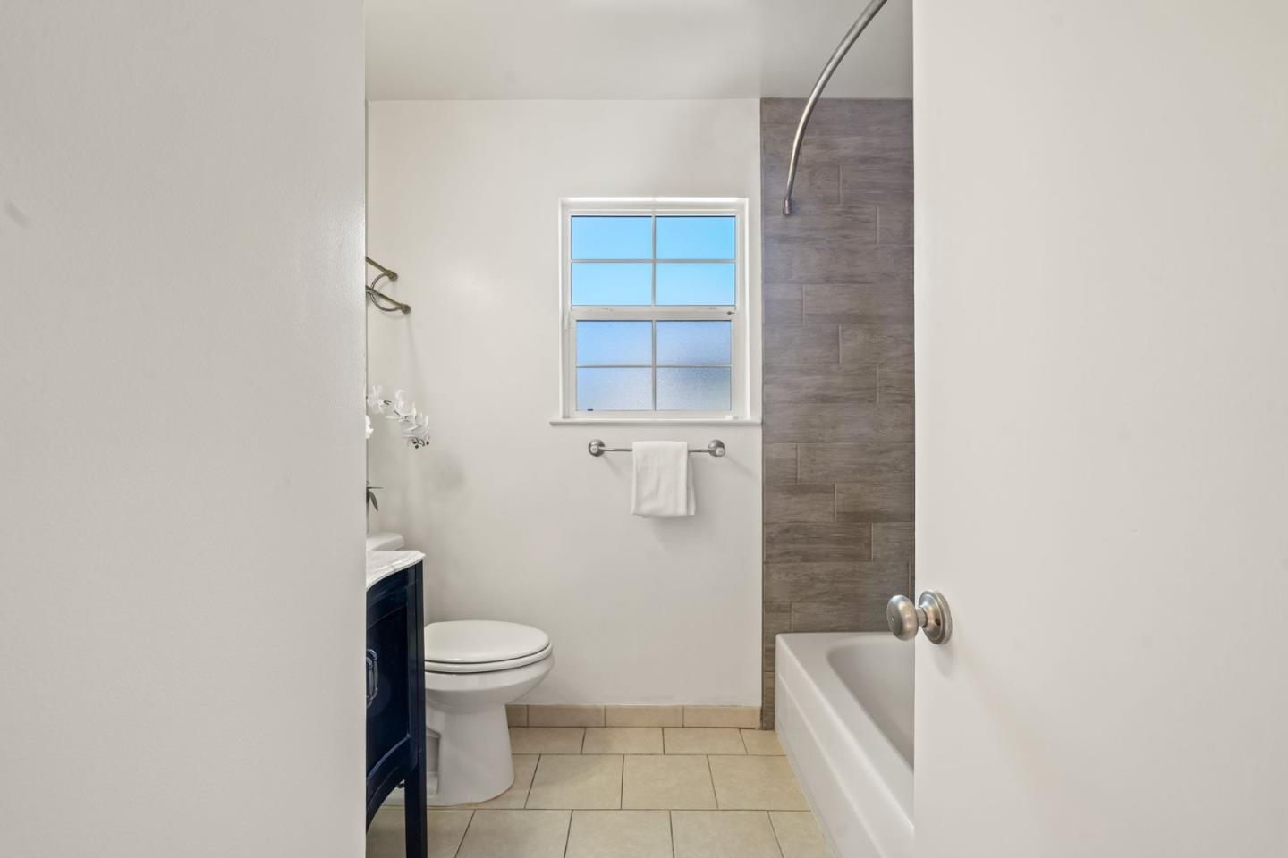 Detail Gallery Image 24 of 31 For 1502 S Delaware St, San Mateo,  CA 94402 - 4 Beds | 3 Baths