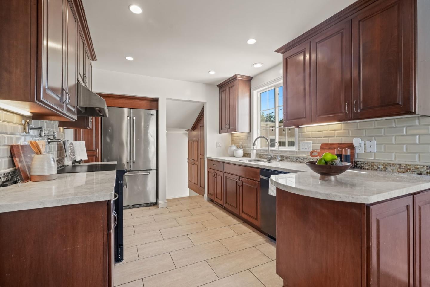 Detail Gallery Image 7 of 31 For 1502 S Delaware St, San Mateo,  CA 94402 - 4 Beds | 3 Baths