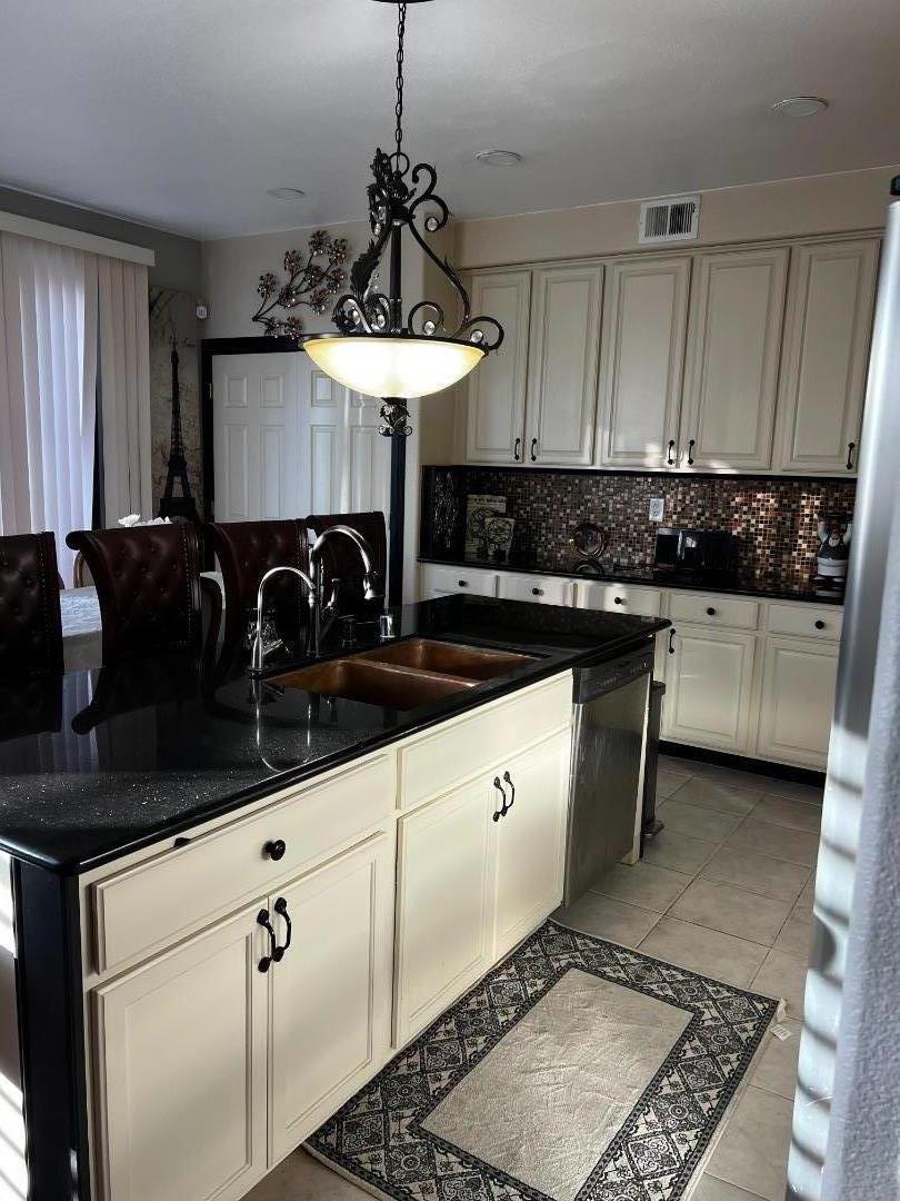 Detail Gallery Image 5 of 19 For 13 Kearsti Ct, Oakley,  CA 94561 - 5 Beds | 3 Baths