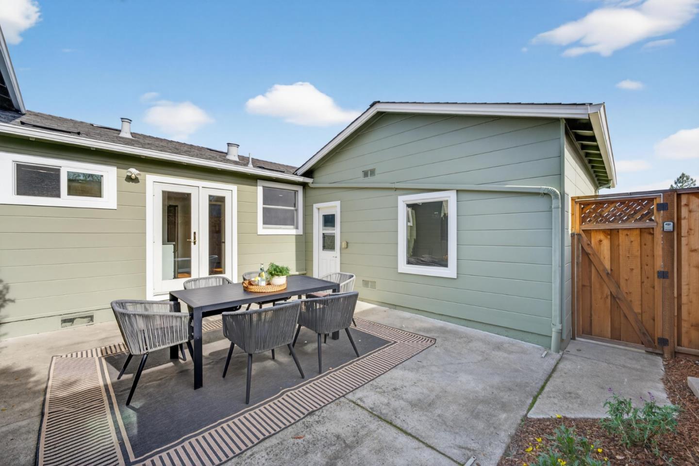 Detail Gallery Image 30 of 45 For 2234 Roosevelt Ave, Redwood City,  CA 94061 - 3 Beds | 2 Baths