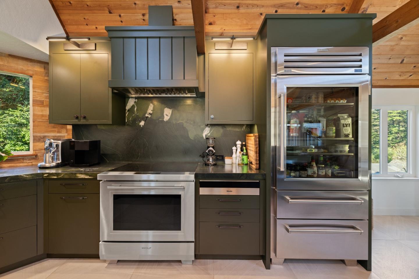 Detail Gallery Image 4 of 39 For 935 Irving St, Montara,  CA 94037 - 2 Beds | 2 Baths