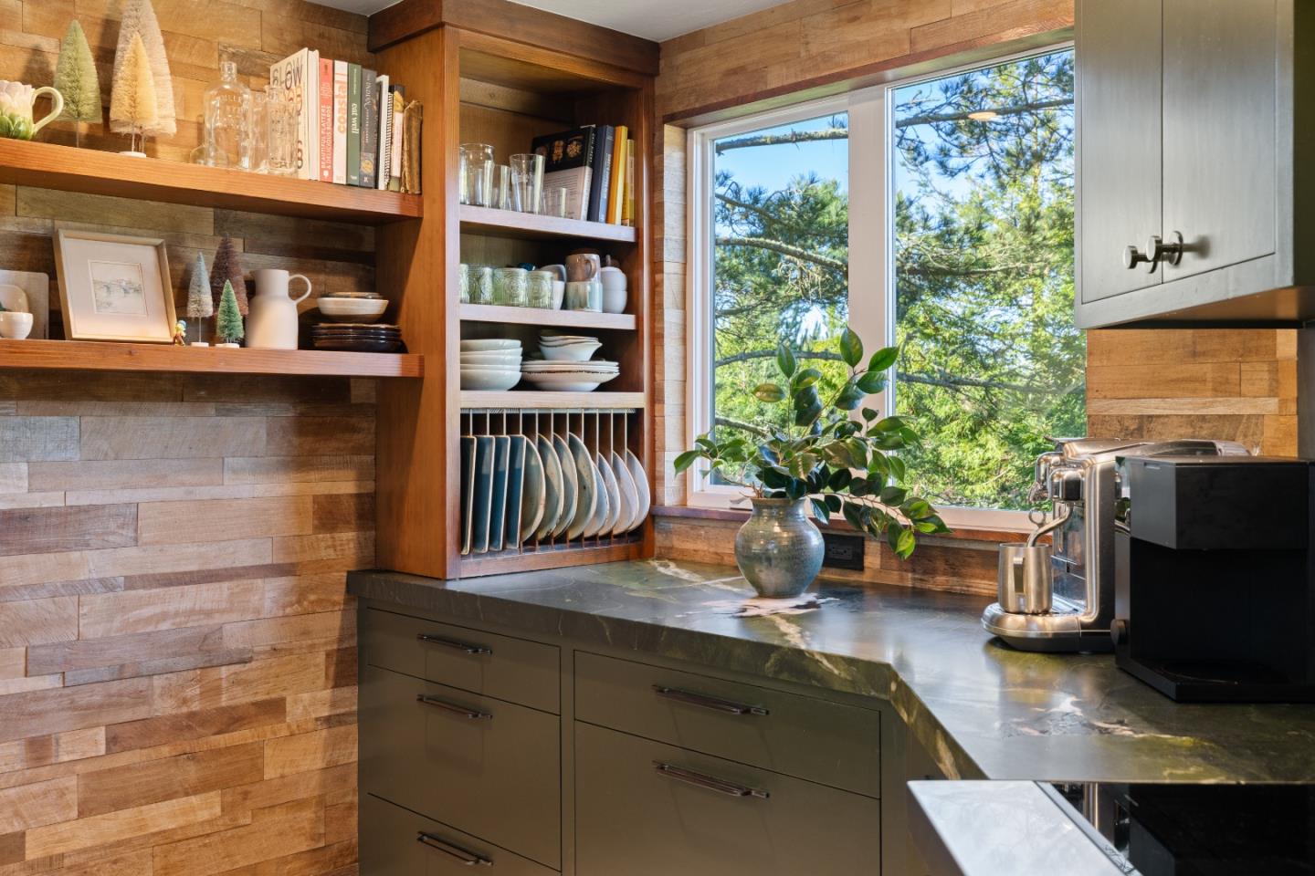 Detail Gallery Image 6 of 39 For 935 Irving St, Montara,  CA 94037 - 2 Beds | 2 Baths