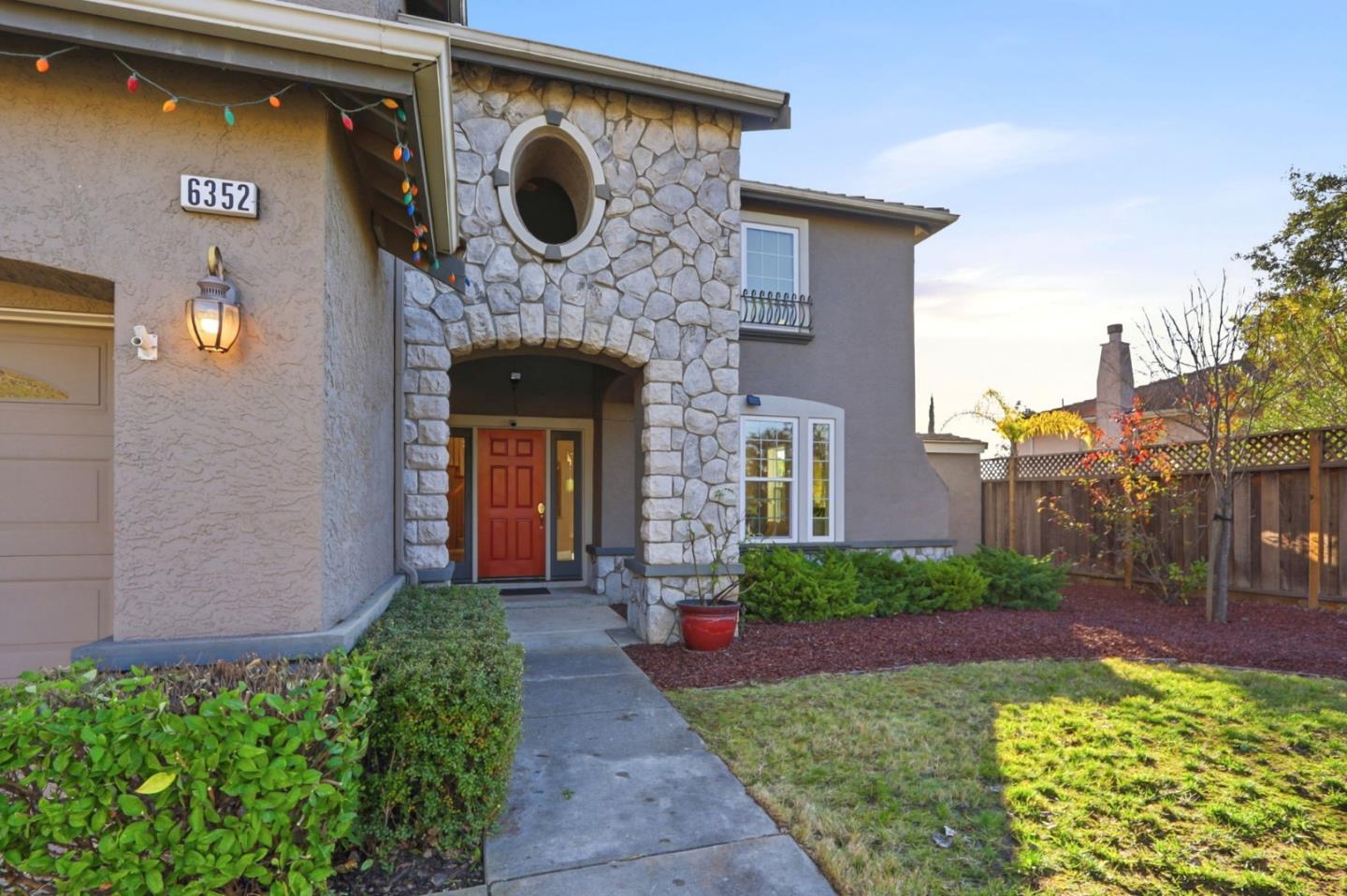 Detail Gallery Image 5 of 65 For 6352 Running Springs Rd, San Jose,  CA 95135 - 4 Beds | 3 Baths