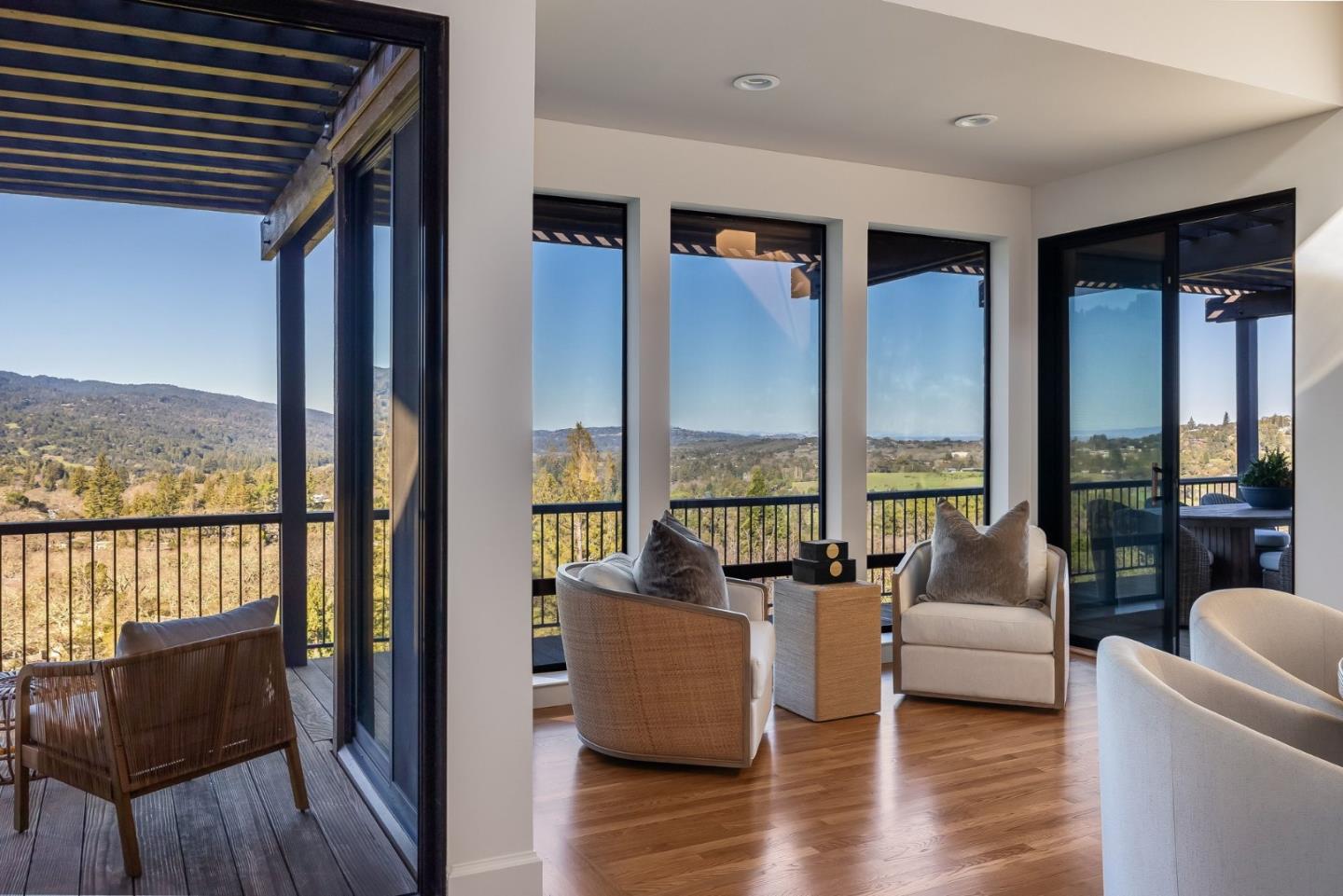 Detail Gallery Image 14 of 58 For 2 Horseshoe Bnd, Portola Valley,  CA 94028 - 4 Beds | 4 Baths