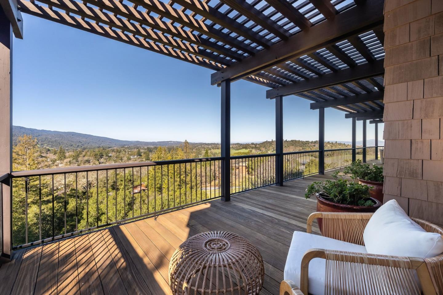 Detail Gallery Image 16 of 58 For 2 Horseshoe Bnd, Portola Valley,  CA 94028 - 4 Beds | 4 Baths