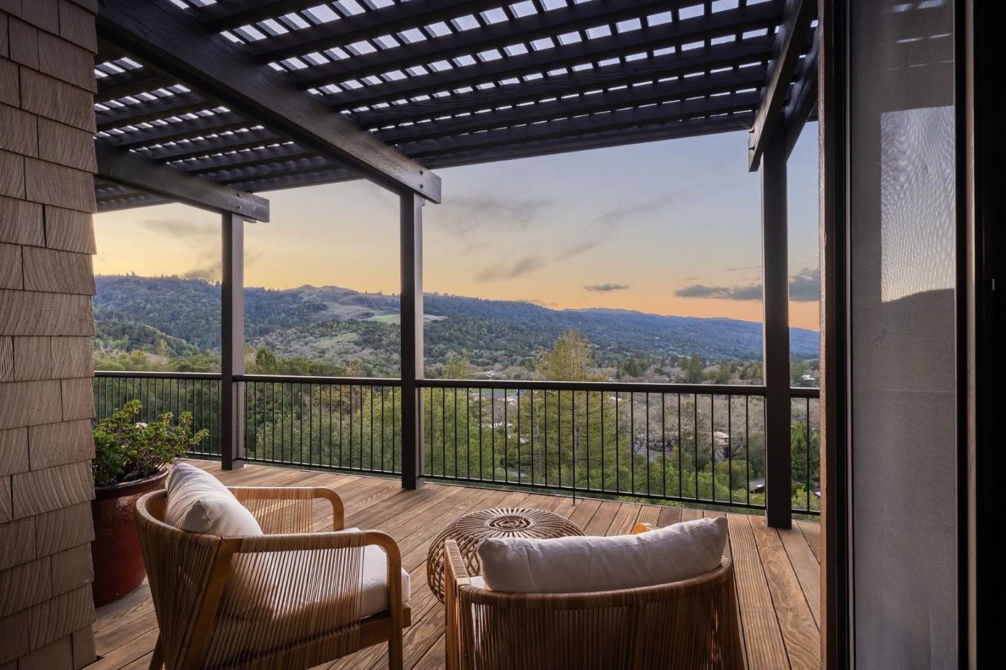 Detail Gallery Image 26 of 58 For 2 Horseshoe Bnd, Portola Valley,  CA 94028 - 4 Beds | 4 Baths