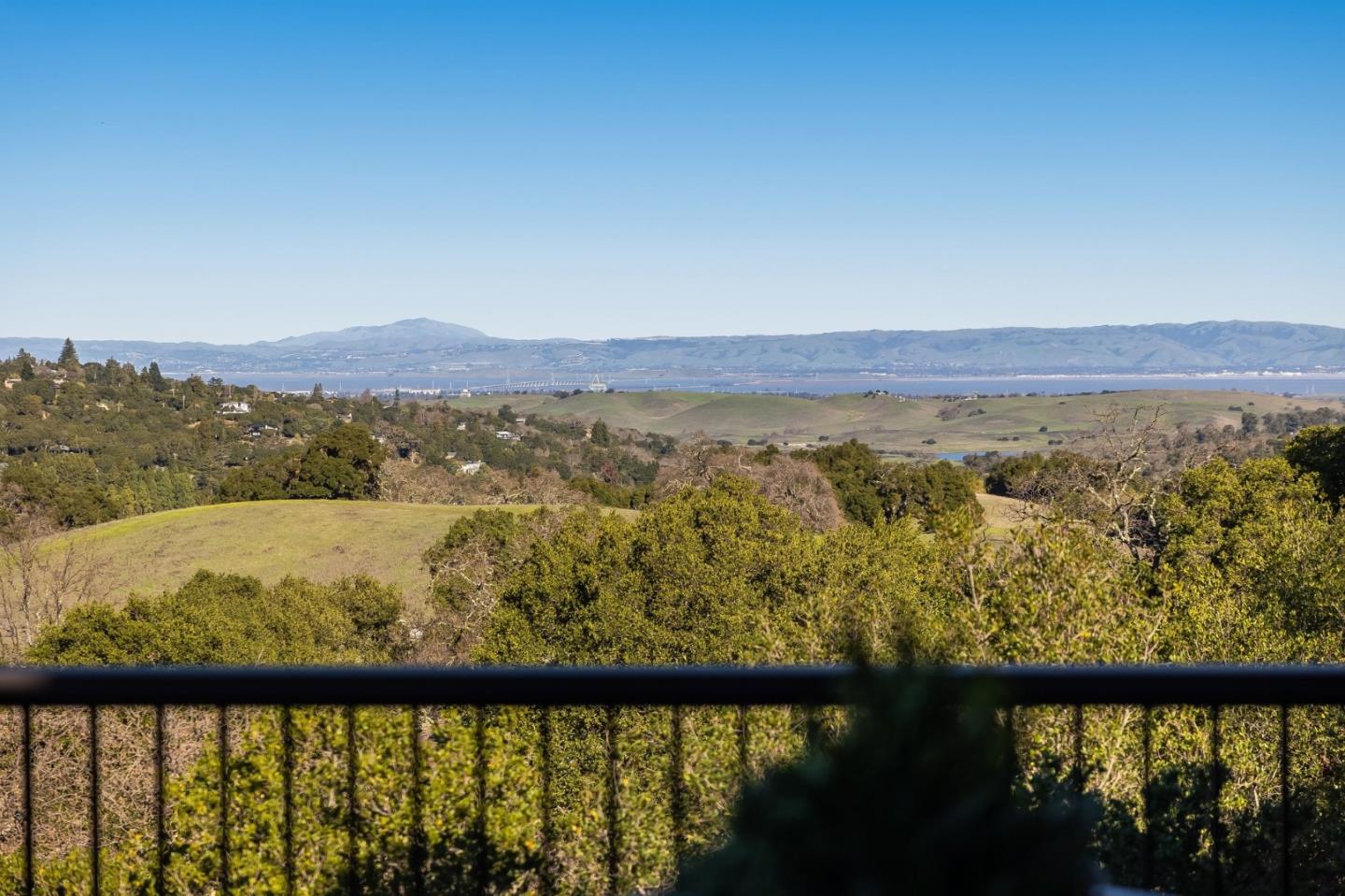 Detail Gallery Image 27 of 58 For 2 Horseshoe Bnd, Portola Valley,  CA 94028 - 4 Beds | 4 Baths