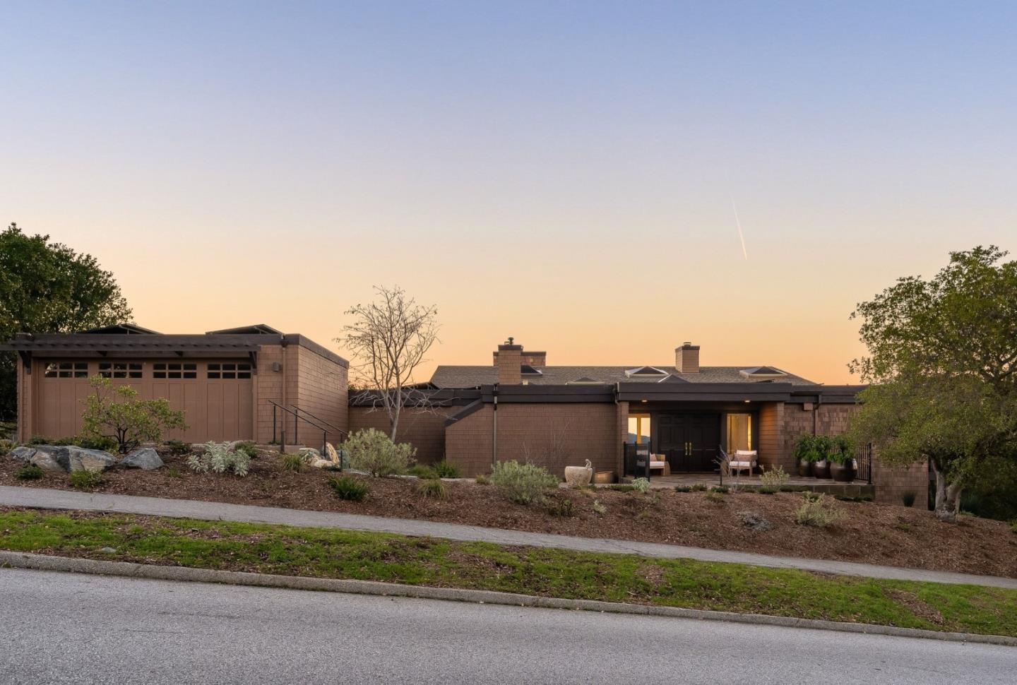 Detail Gallery Image 3 of 58 For 2 Horseshoe Bnd, Portola Valley,  CA 94028 - 4 Beds | 4 Baths