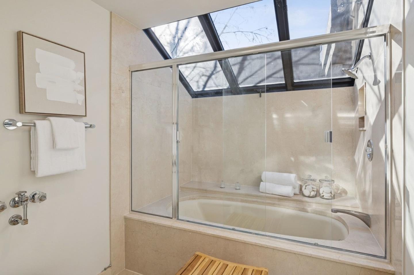 Detail Gallery Image 37 of 58 For 2 Horseshoe Bnd, Portola Valley,  CA 94028 - 4 Beds | 4 Baths