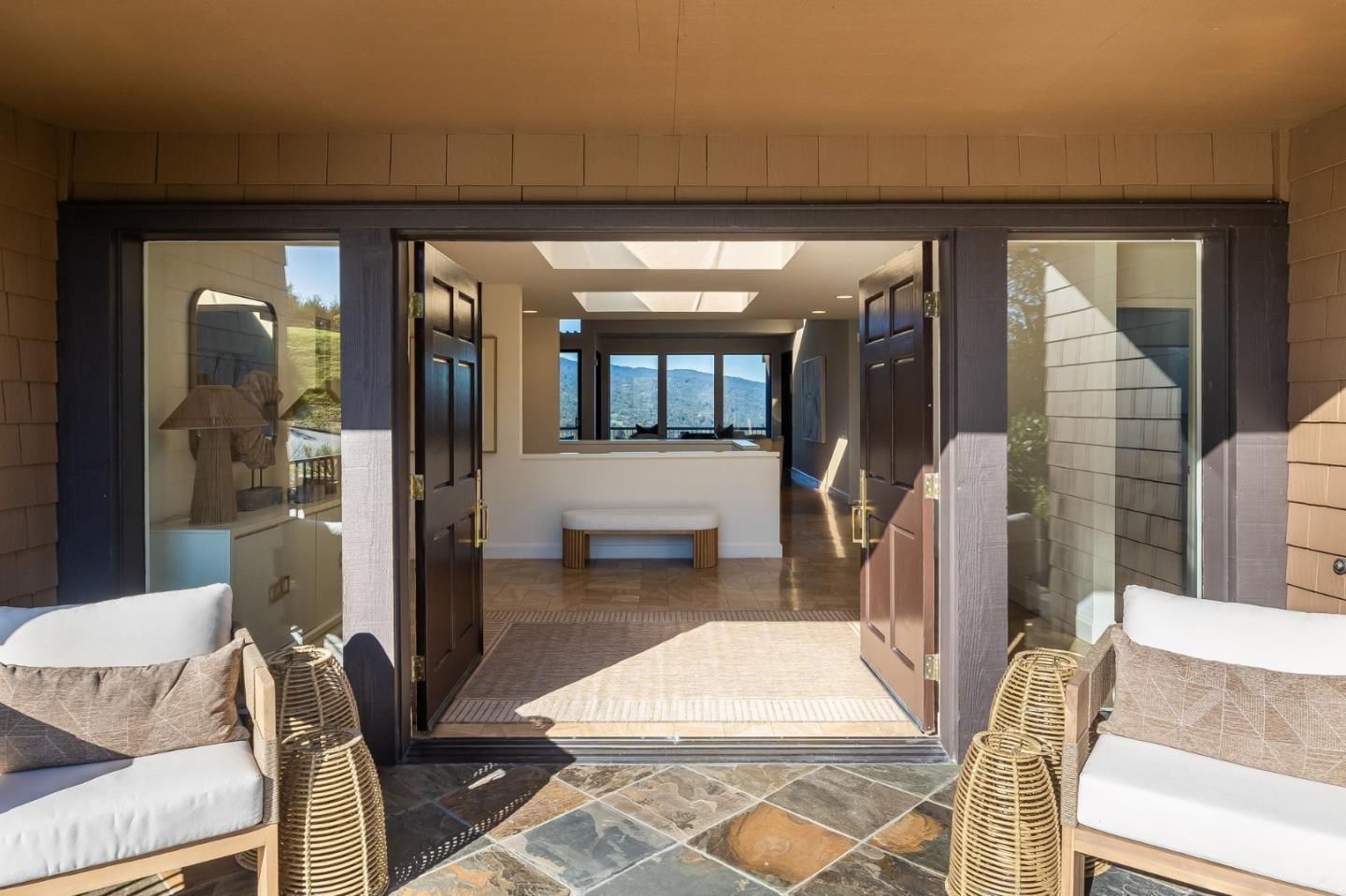 Detail Gallery Image 4 of 58 For 2 Horseshoe Bnd, Portola Valley,  CA 94028 - 4 Beds | 4 Baths