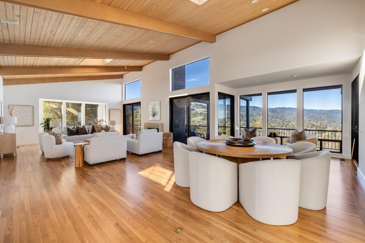 Detail Gallery Image 8 of 58 For 2 Horseshoe Bnd, Portola Valley,  CA 94028 - 4 Beds | 4 Baths