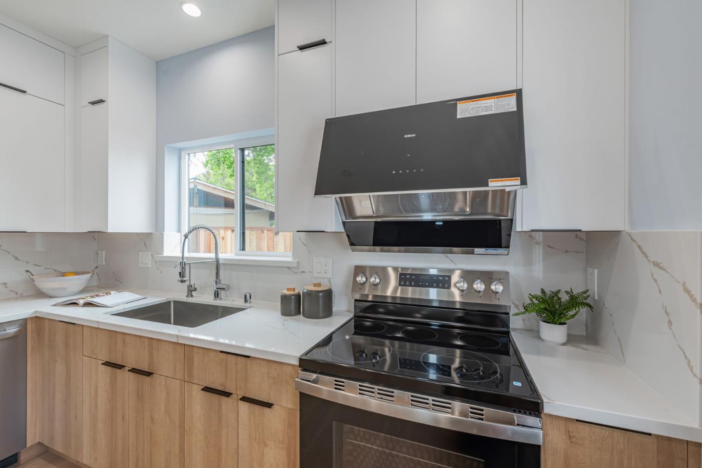 Detail Gallery Image 15 of 53 For 2514 Parkland Ct, Santa Clara,  CA 95051 - 5 Beds | 4 Baths