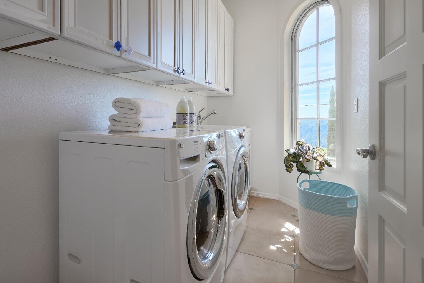 Detail Gallery Image 18 of 27 For 17035 Bohlman Rd, Saratoga,  CA 95070 - 4 Beds | 2/1 Baths