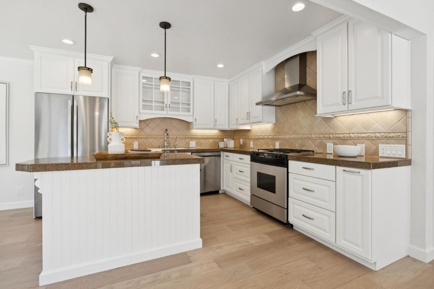 Detail Gallery Image 24 of 64 For 204 Vista De Sierra, Los Gatos,  CA 95030 - 3 Beds | 2 Baths