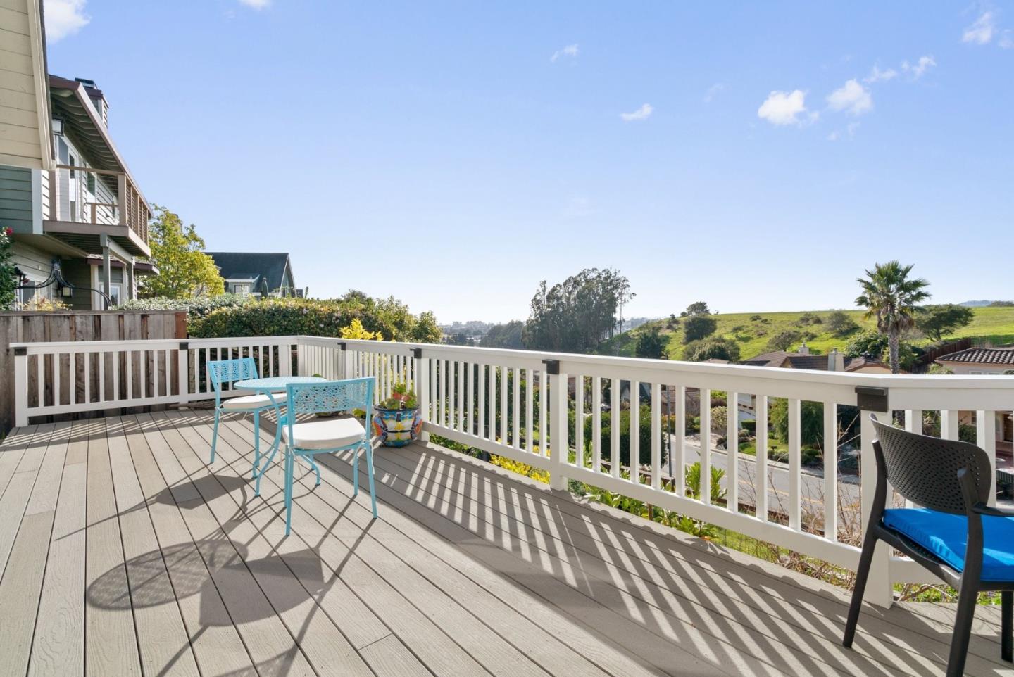 Detail Gallery Image 10 of 45 For 3705 Tiffani Ct, Santa Cruz,  CA 95065 - 3 Beds | 2/1 Baths