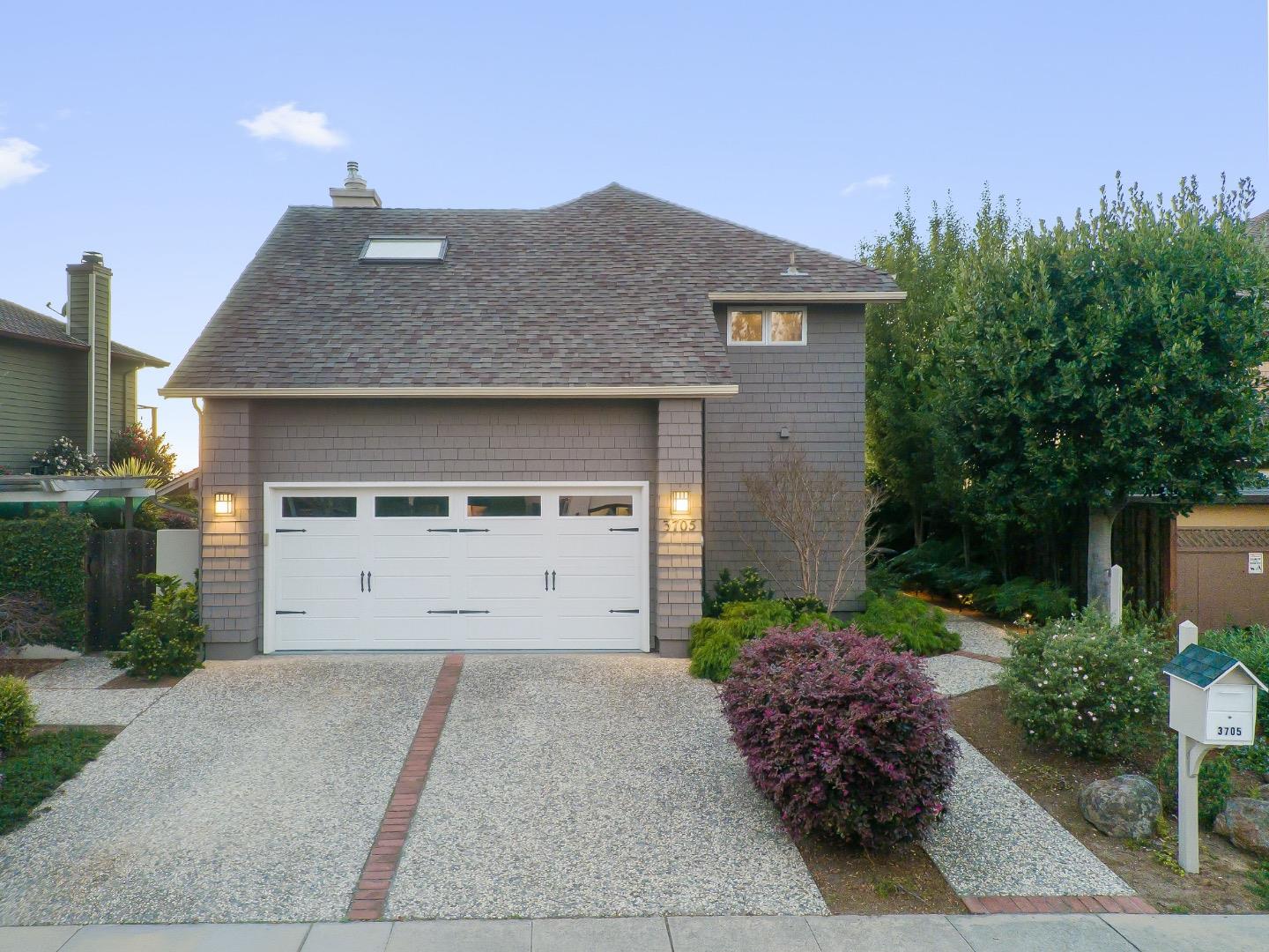 Detail Gallery Image 2 of 45 For 3705 Tiffani Ct, Santa Cruz,  CA 95065 - 3 Beds | 2/1 Baths