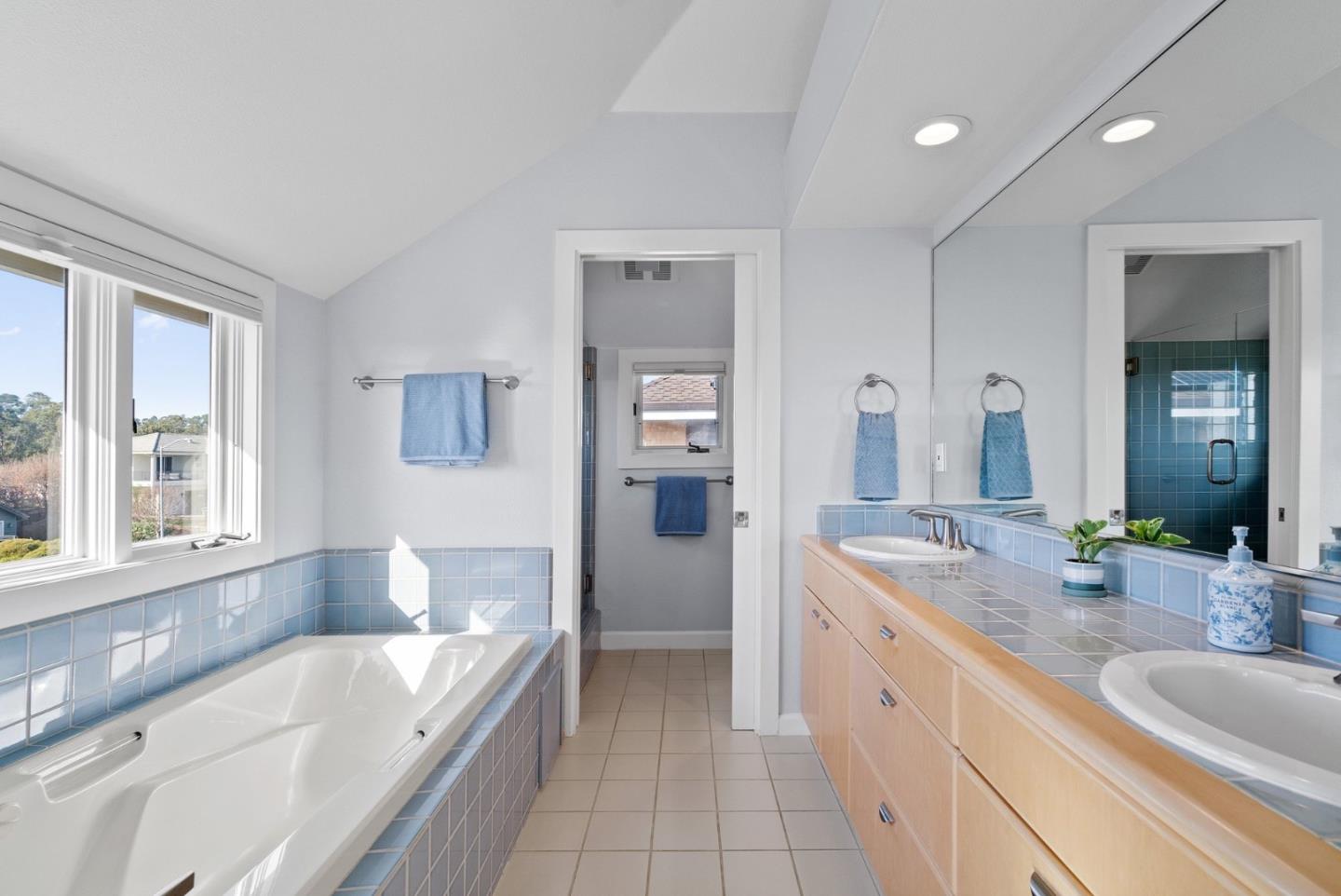 Detail Gallery Image 22 of 45 For 3705 Tiffani Ct, Santa Cruz,  CA 95065 - 3 Beds | 2/1 Baths