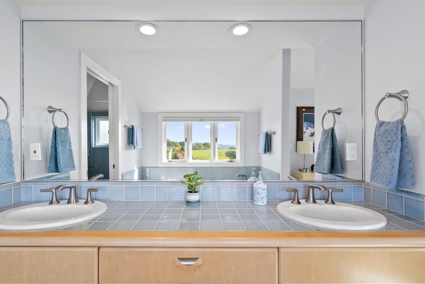 Detail Gallery Image 23 of 45 For 3705 Tiffani Ct, Santa Cruz,  CA 95065 - 3 Beds | 2/1 Baths