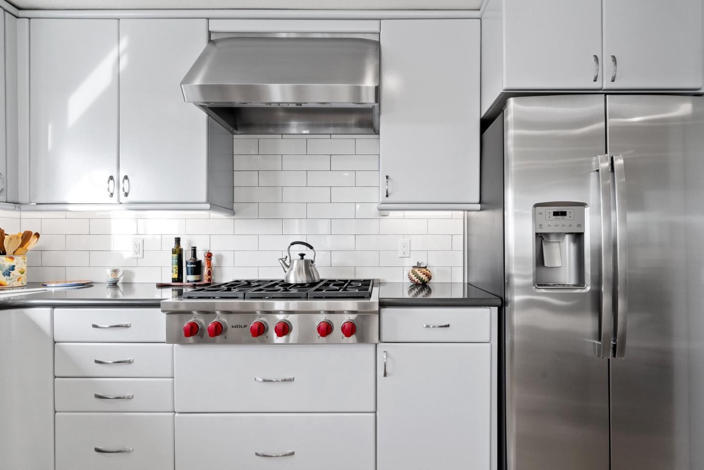 Detail Gallery Image 8 of 45 For 3705 Tiffani Ct, Santa Cruz,  CA 95065 - 3 Beds | 2/1 Baths