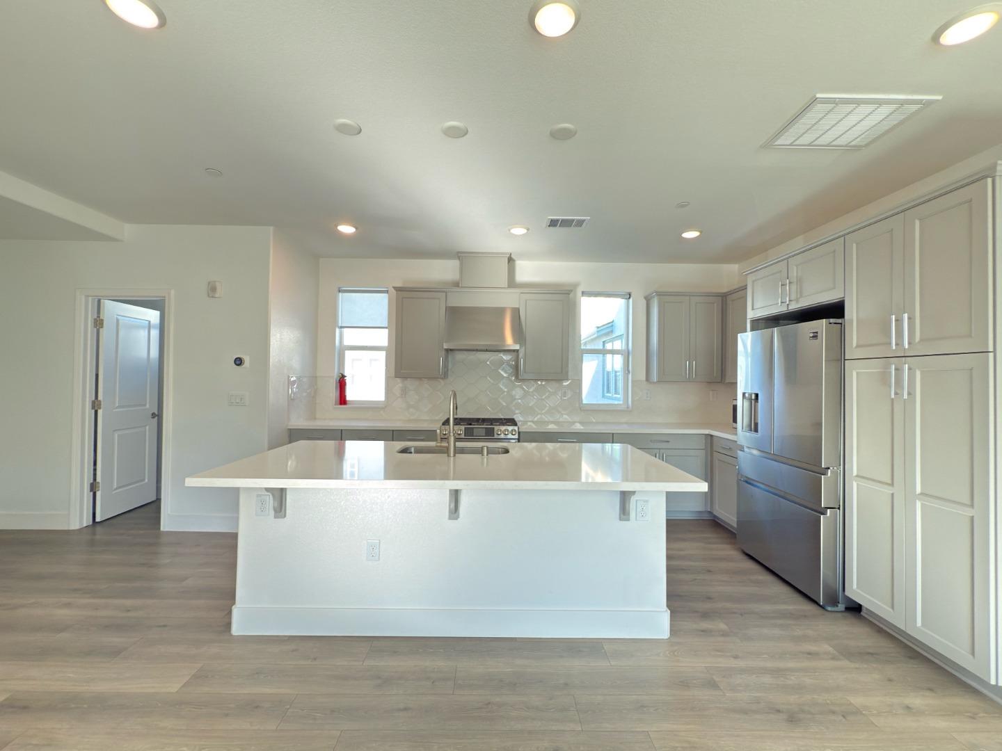 Detail Gallery Image 10 of 16 For 875 Cotati Ter #5,  Sunnyvale,  CA 94085 - 2 Beds | 2/1 Baths