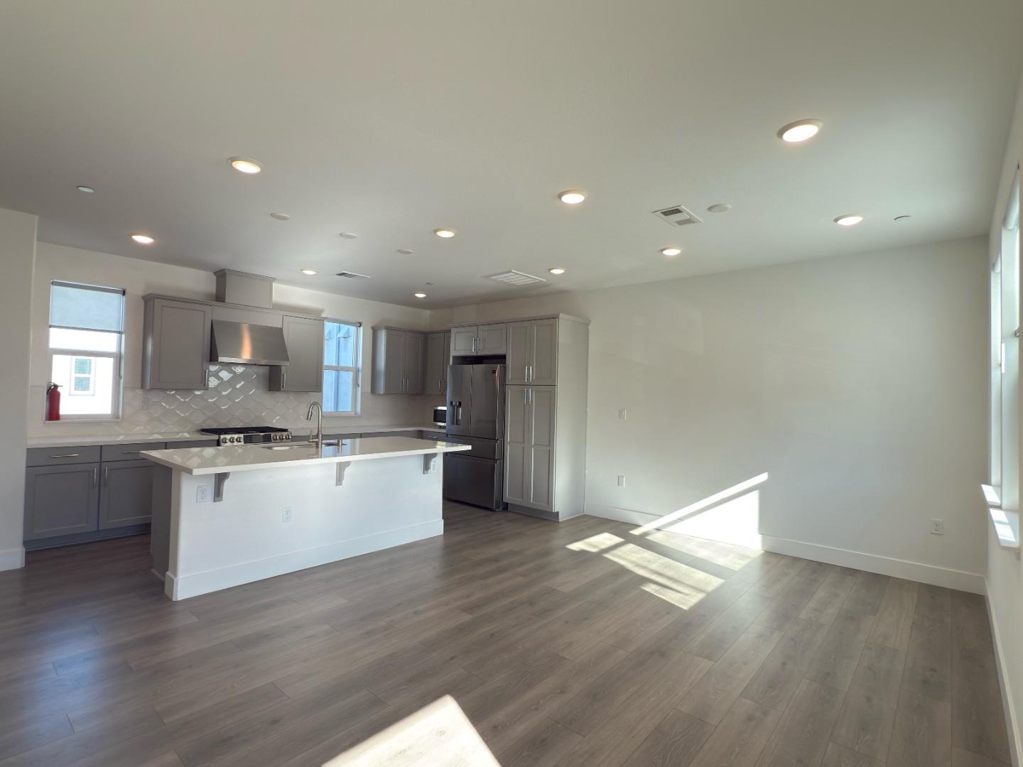 Detail Gallery Image 13 of 16 For 875 Cotati Ter #5,  Sunnyvale,  CA 94085 - 2 Beds | 2/1 Baths