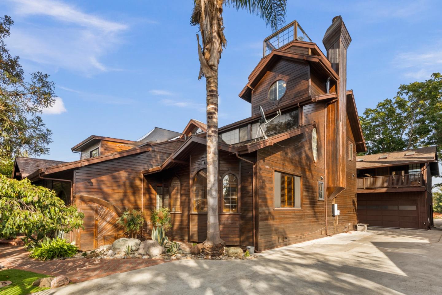 Detail Gallery Image 2 of 40 For 2216 Clarke Ave, East Palo Alto,  CA 94303 - 7 Beds | 6 Baths