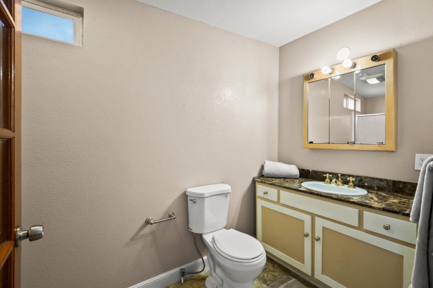 Detail Gallery Image 24 of 40 For 2216 Clarke Ave, East Palo Alto,  CA 94303 - 7 Beds | 6 Baths